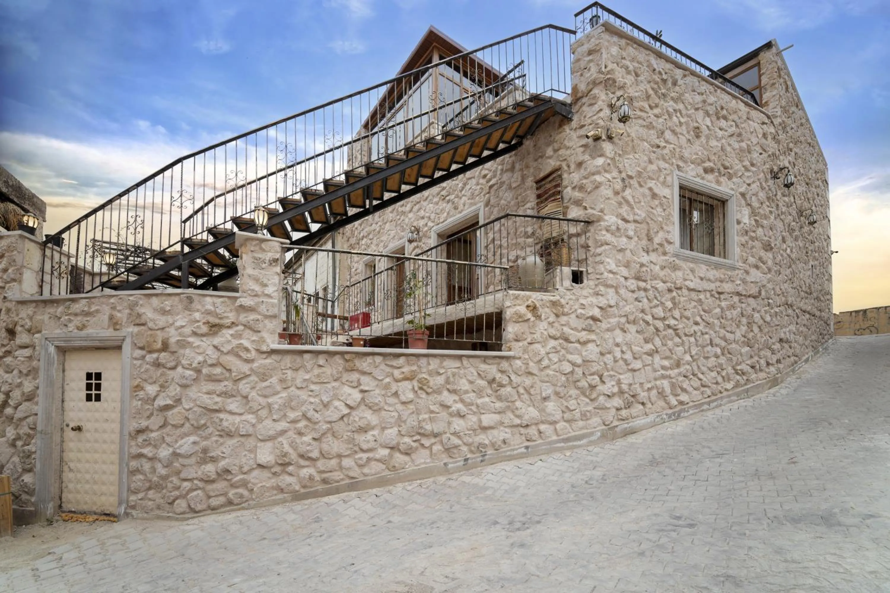 Property building in By Yüksel Cave