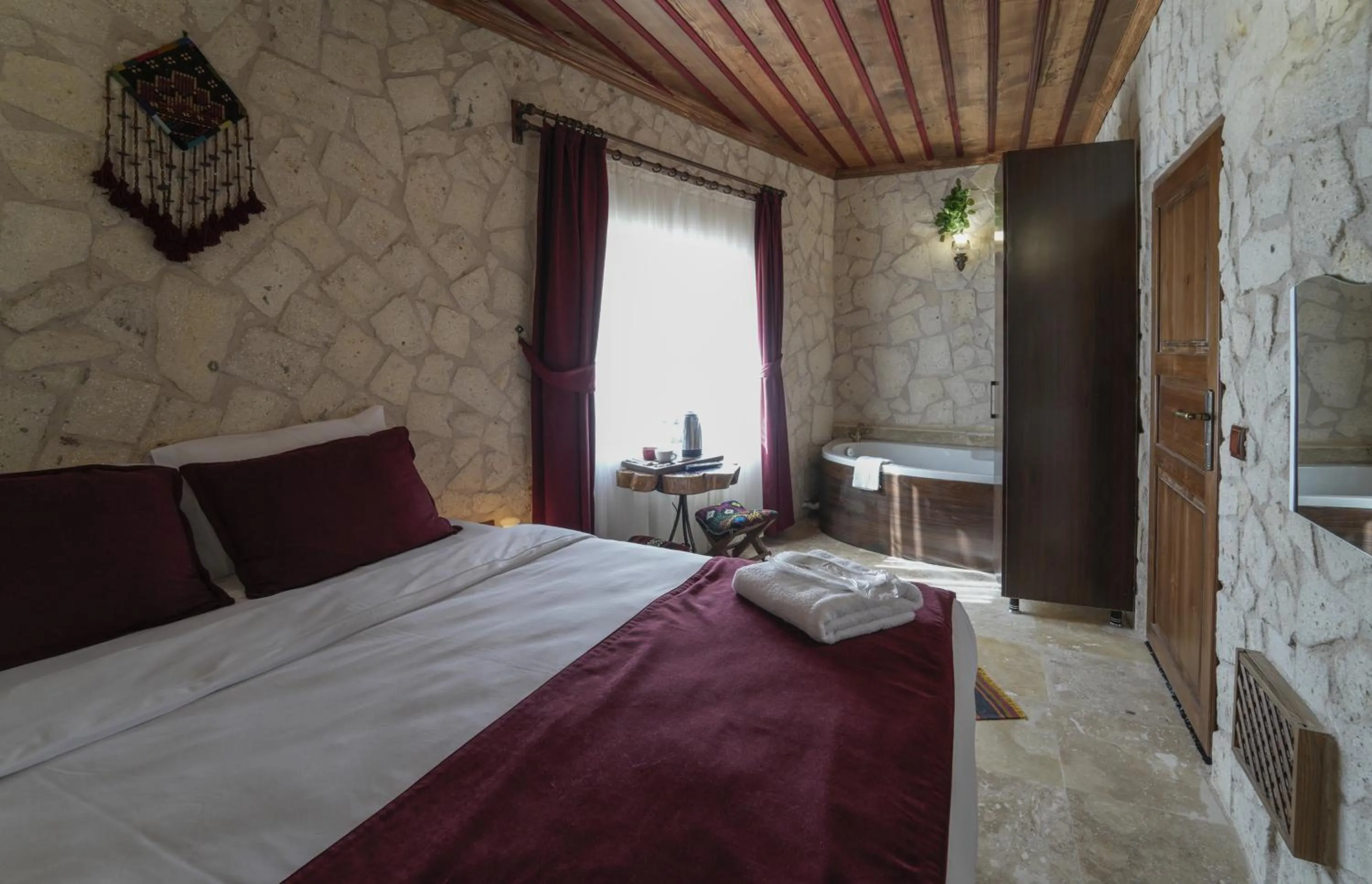 Photo of the whole room, Bed in By Yüksel Cave