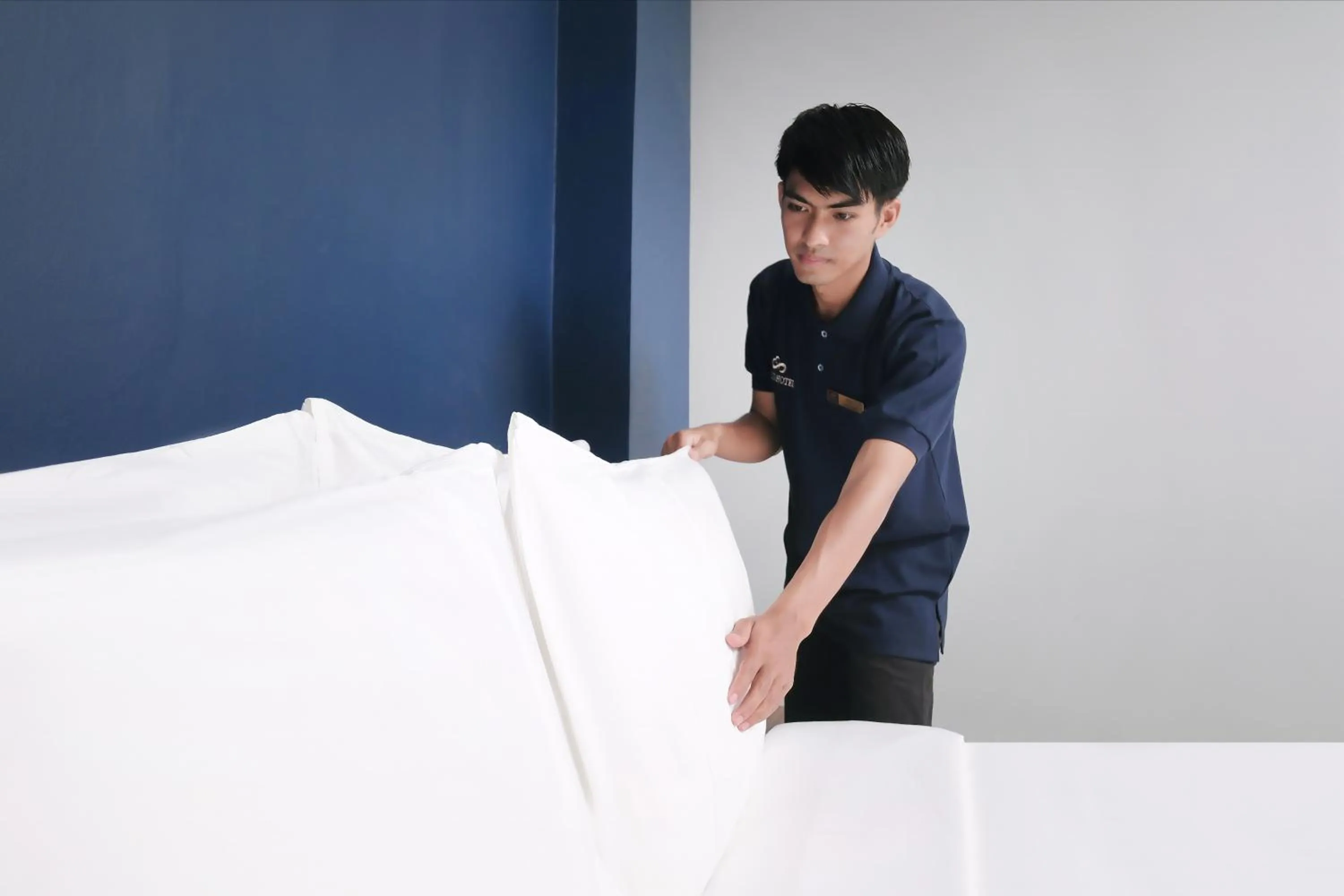 People in Gold Hotel Simpang Lima