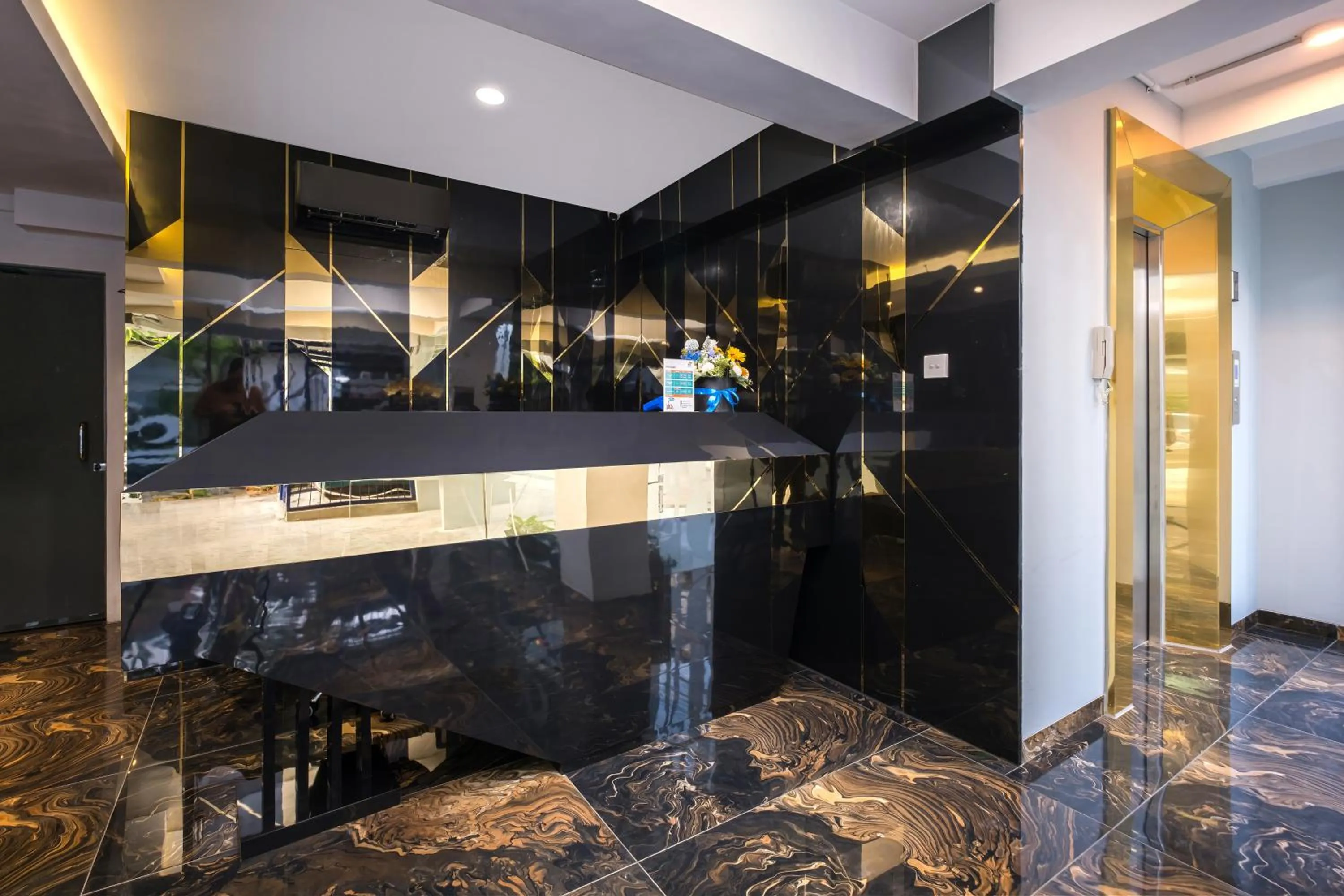 Lobby or reception in Gold Hotel Simpang Lima