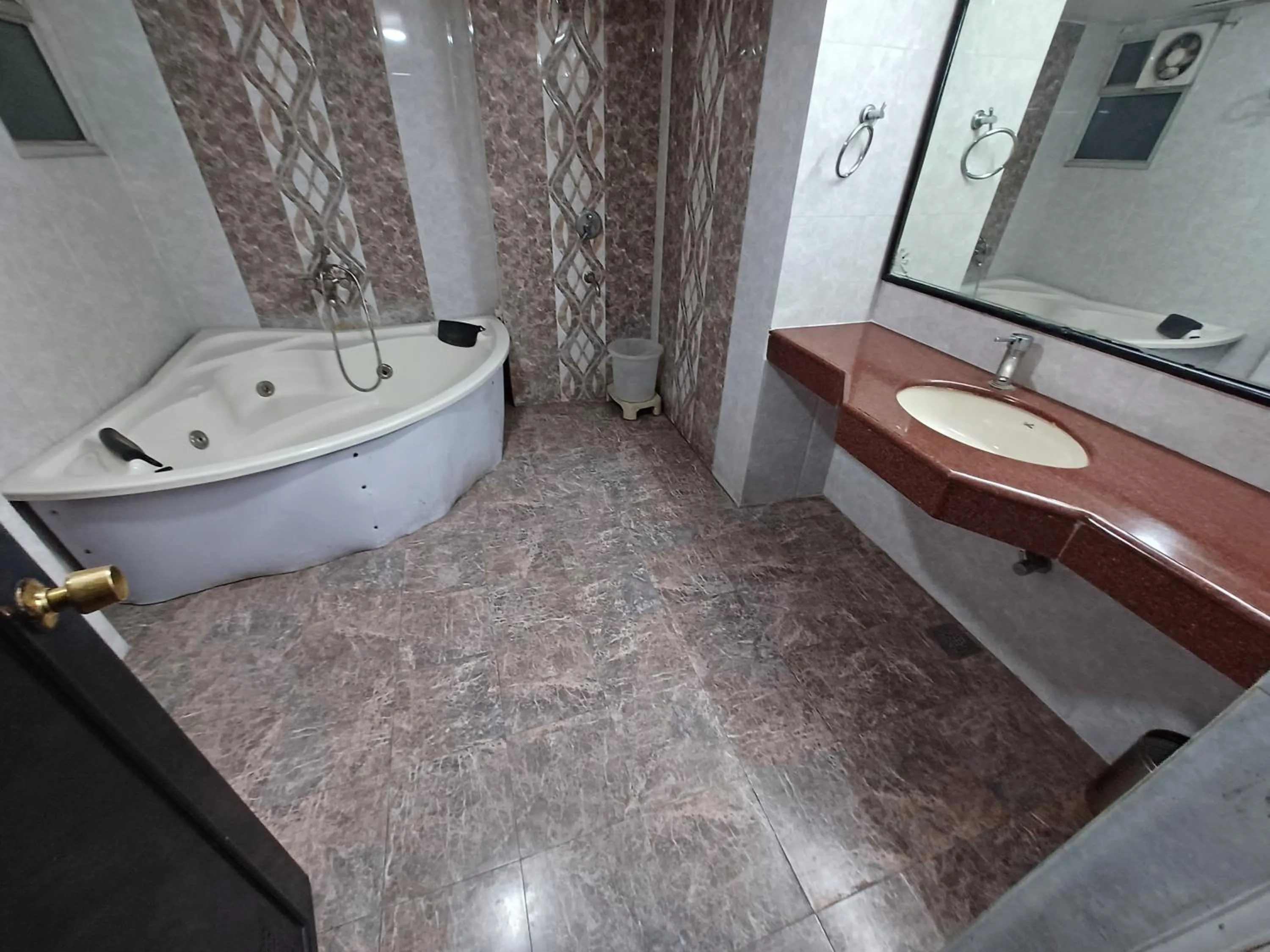 Bathroom in Hotel Maya international