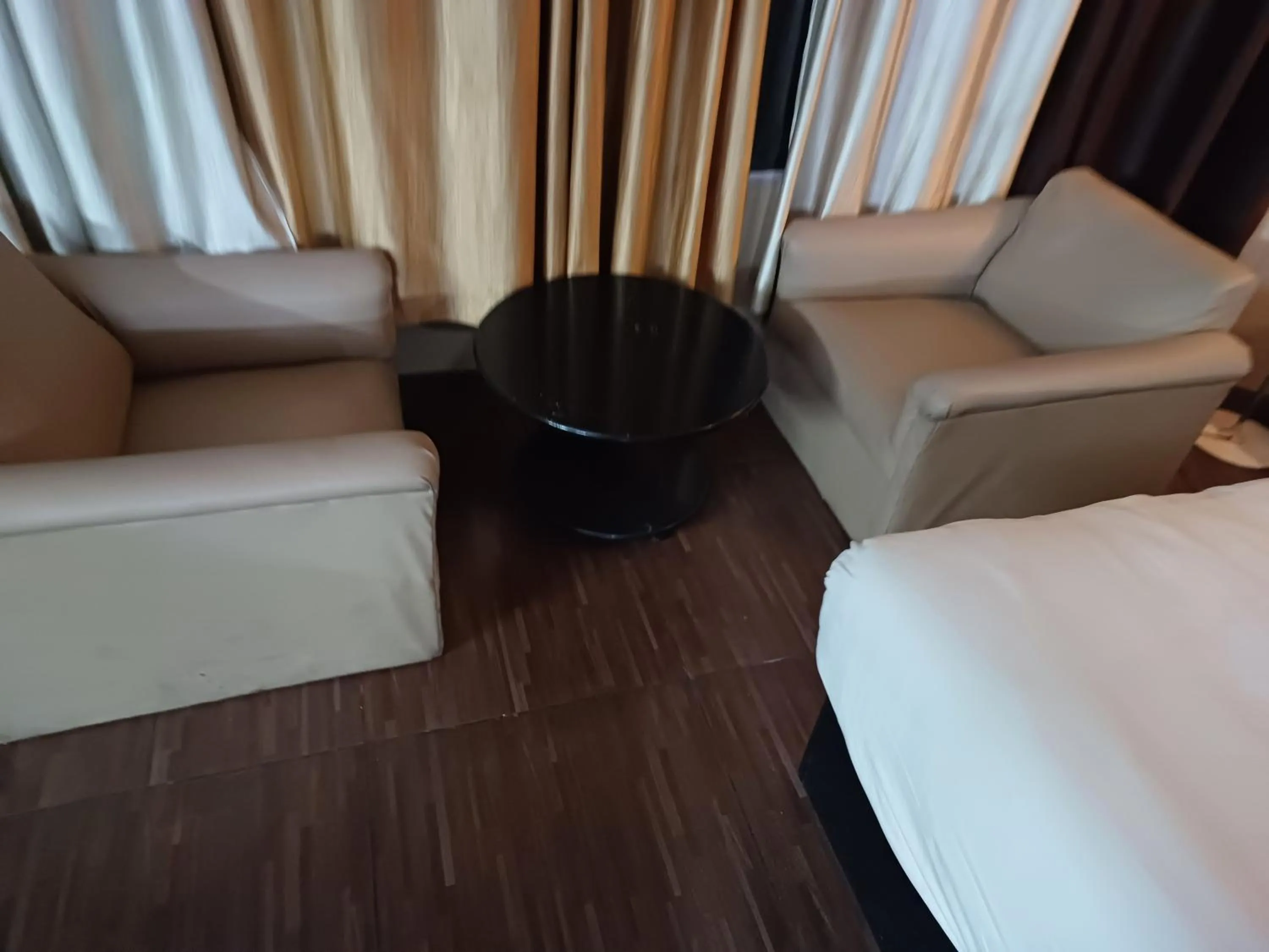 Seating area, Bed in Hotel Maya international