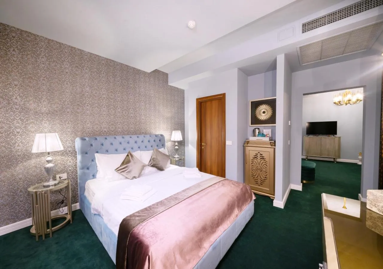 Bed in Phoenicia Comfort Hotel