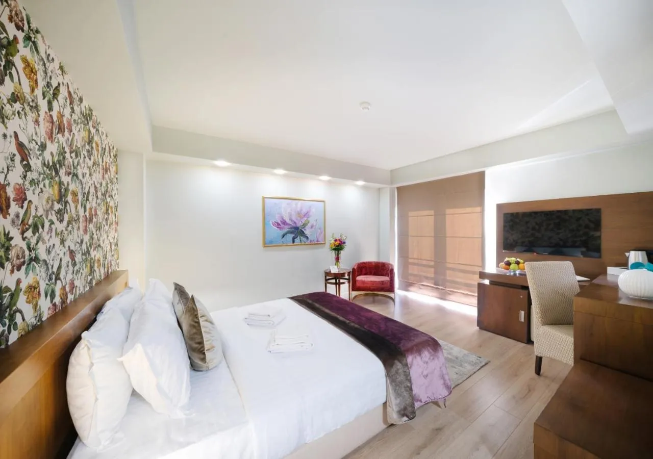 Bed in Phoenicia Comfort Hotel