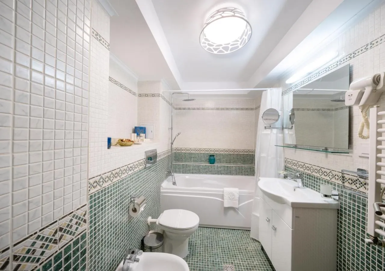 Bathroom in Phoenicia Comfort Hotel