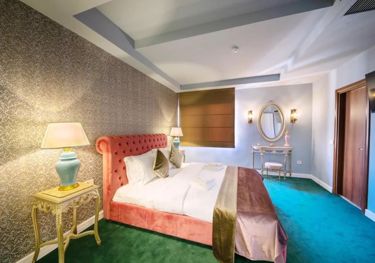 Bed in Phoenicia Comfort Hotel