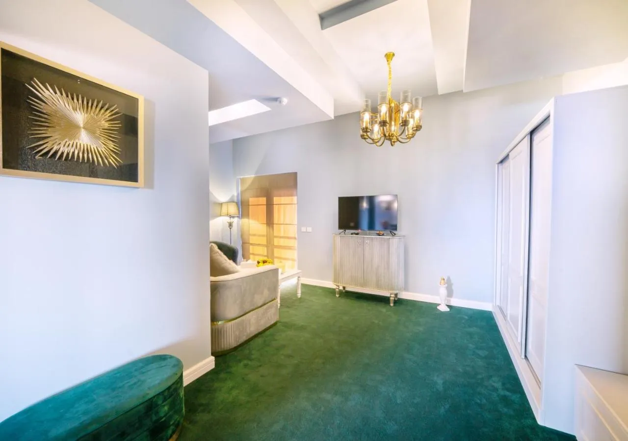 wardrobe, Bed in Phoenicia Comfort Hotel