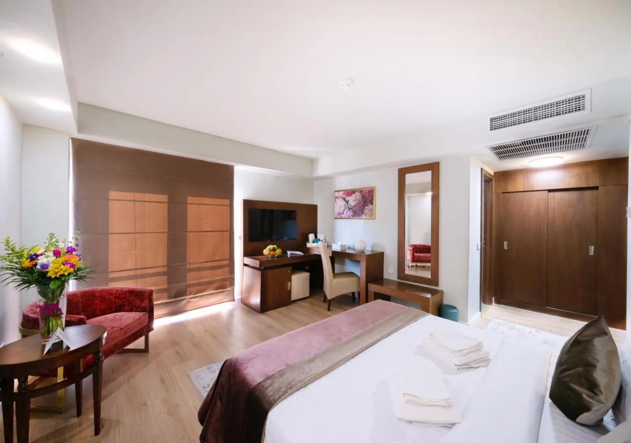 Bed in Phoenicia Comfort Hotel