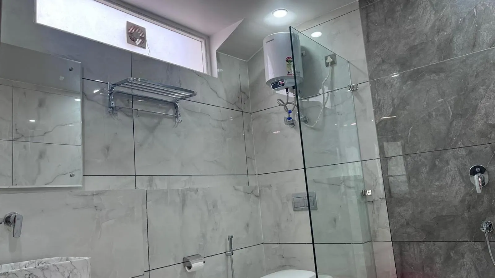 Bathroom in Hotel Down Town Paschim Vihar