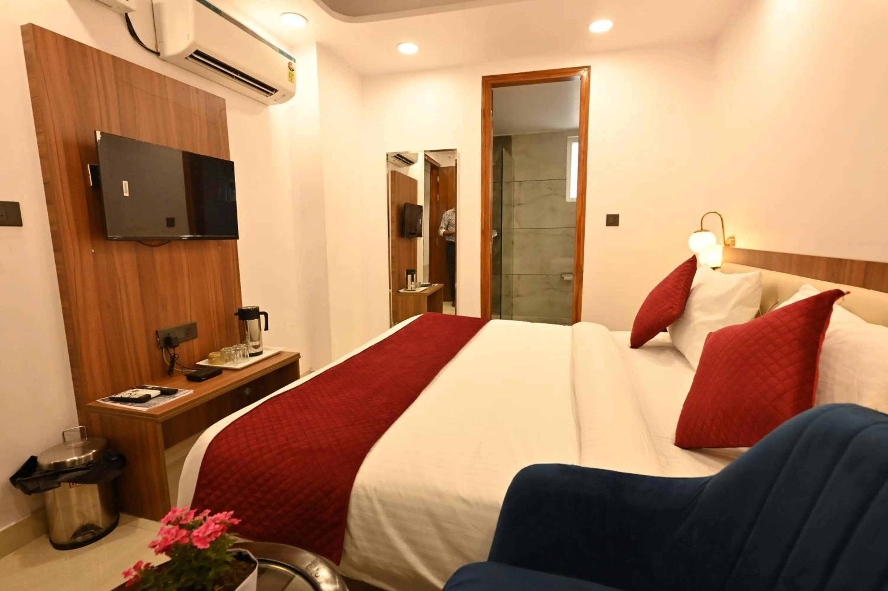 Bed in Hotel Down Town Paschim Vihar
