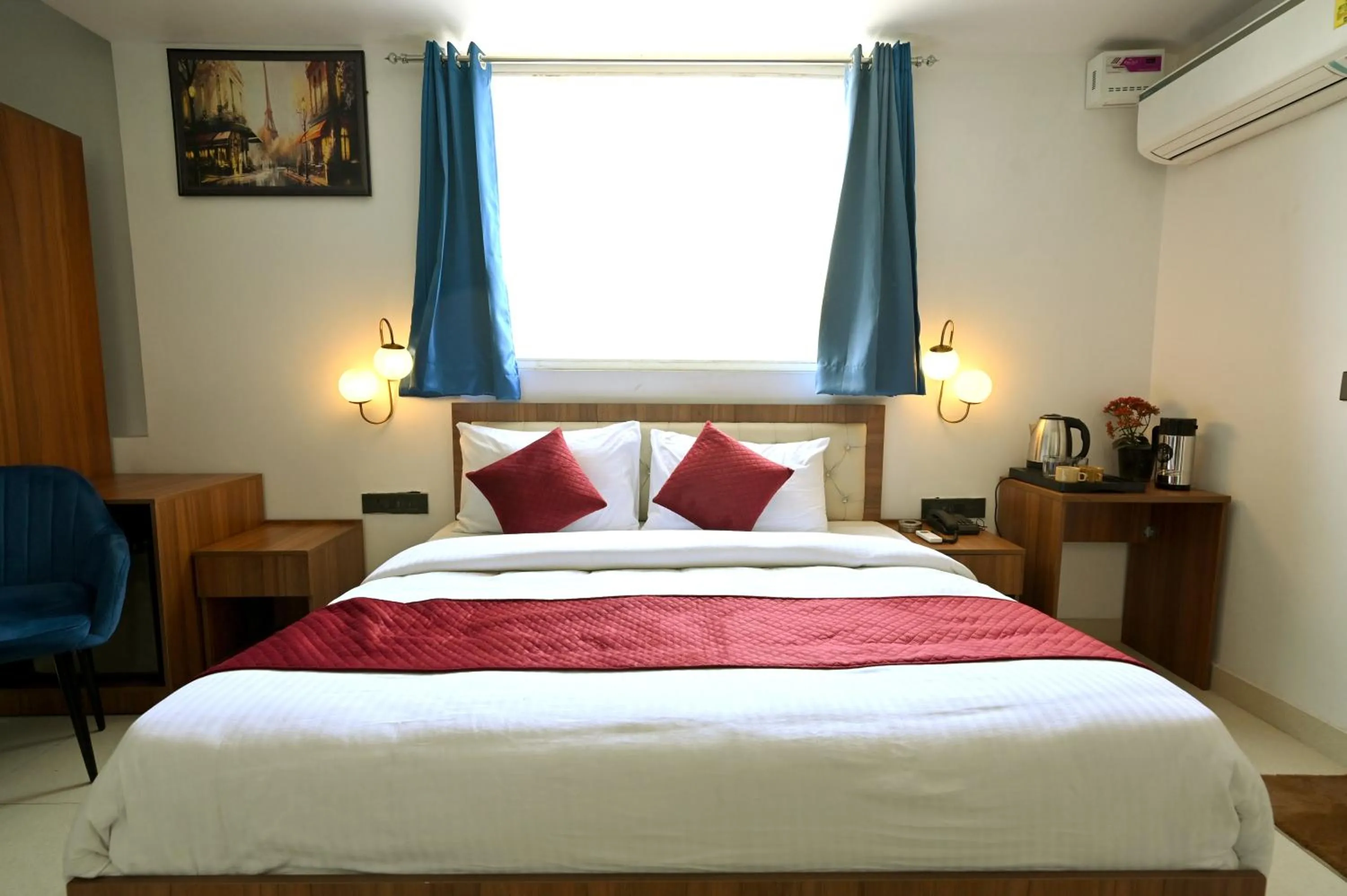 Bed in Hotel Down Town Paschim Vihar