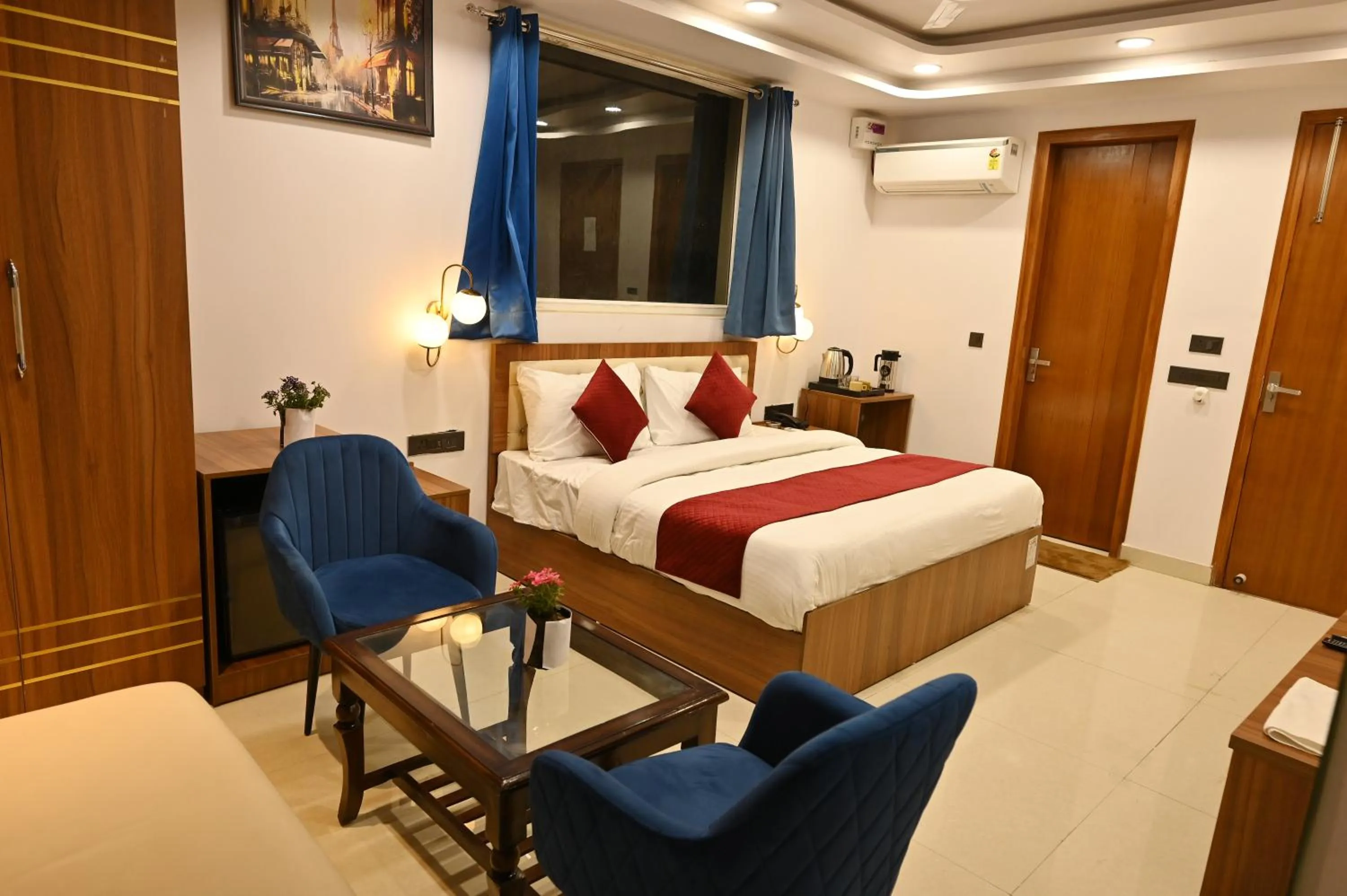 Photo of the whole room, Bed in Hotel Down Town Paschim Vihar