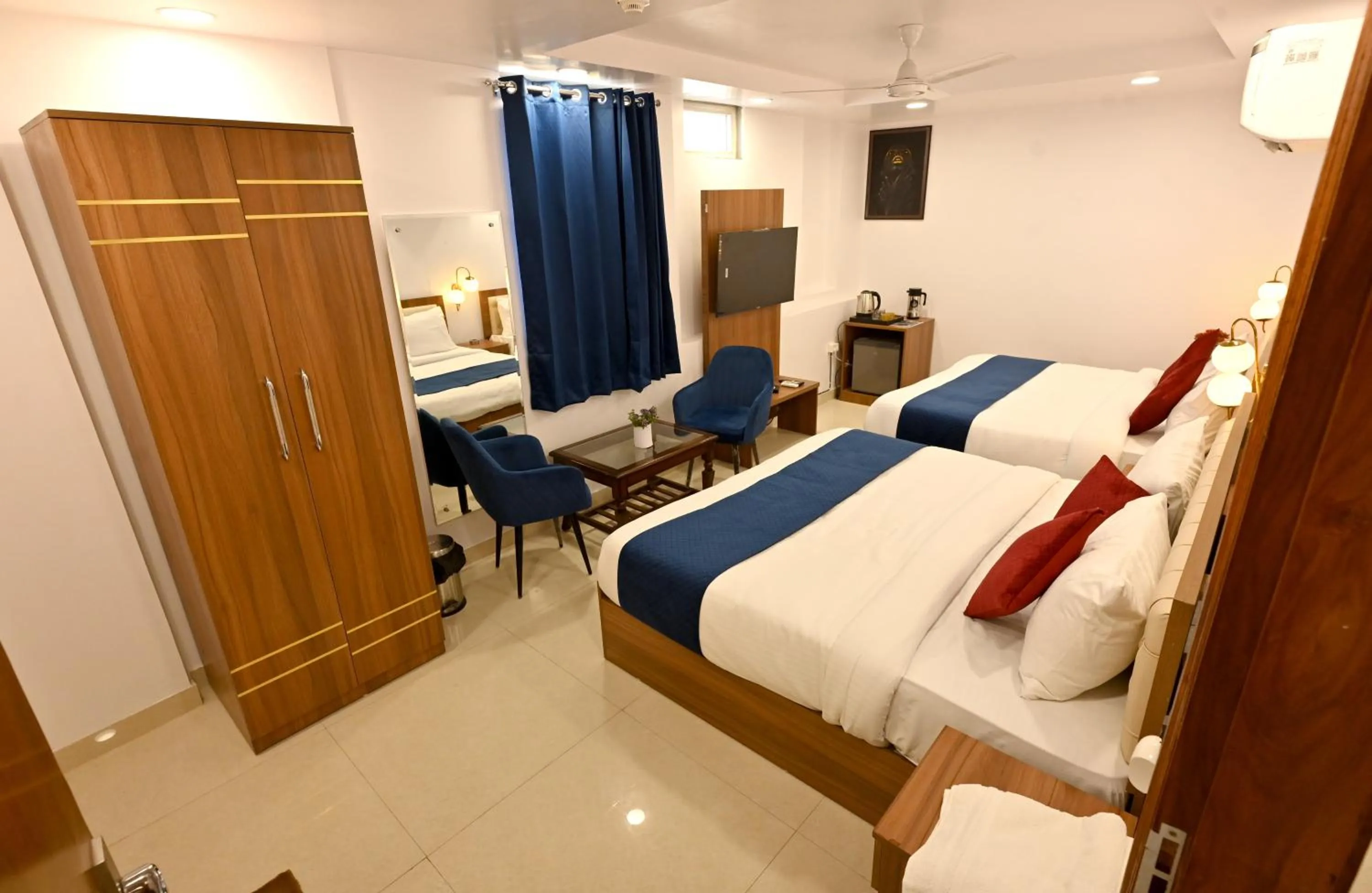 Bed in Hotel Down Town Paschim Vihar