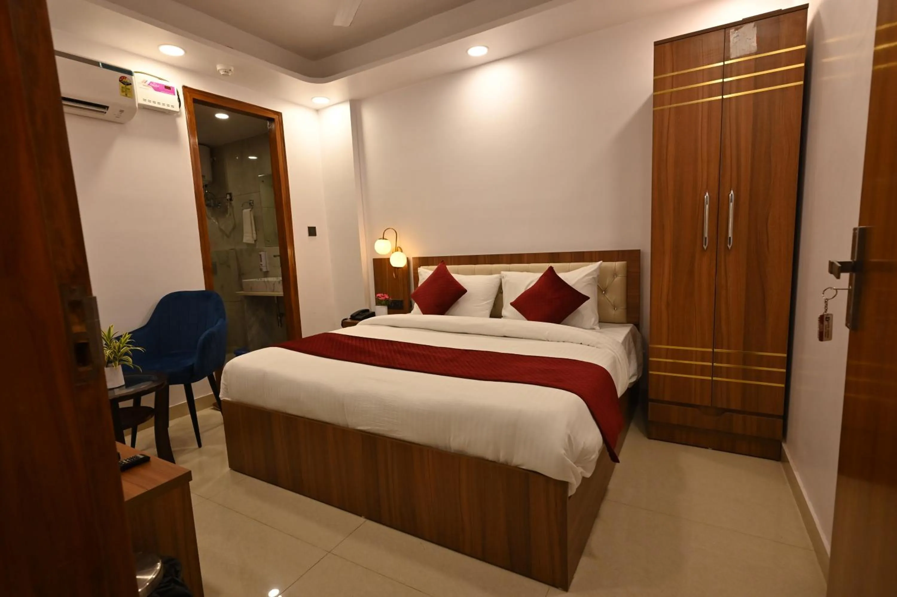 Bed in Hotel Down Town Paschim Vihar