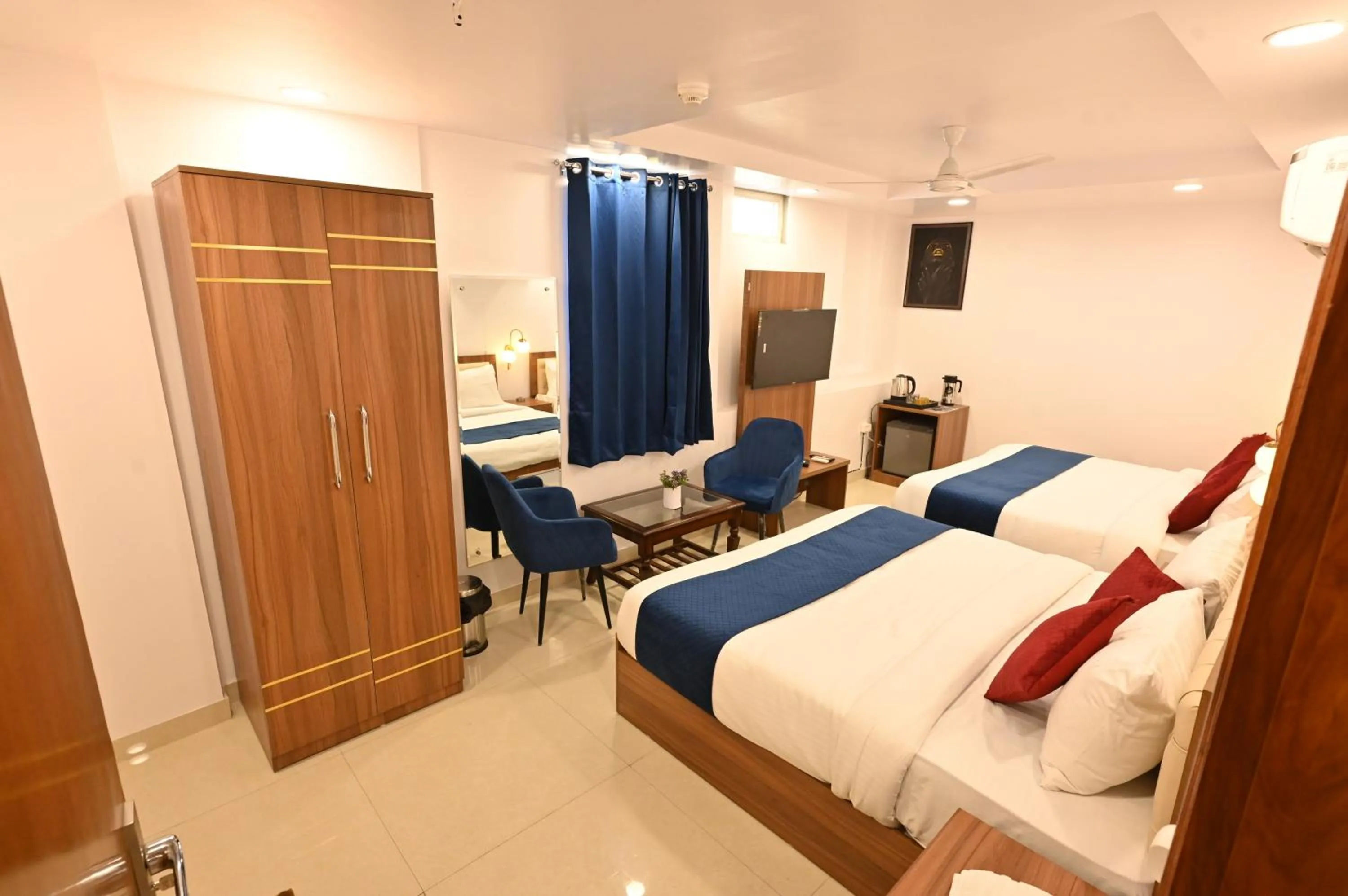 Bed in Hotel Down Town Paschim Vihar