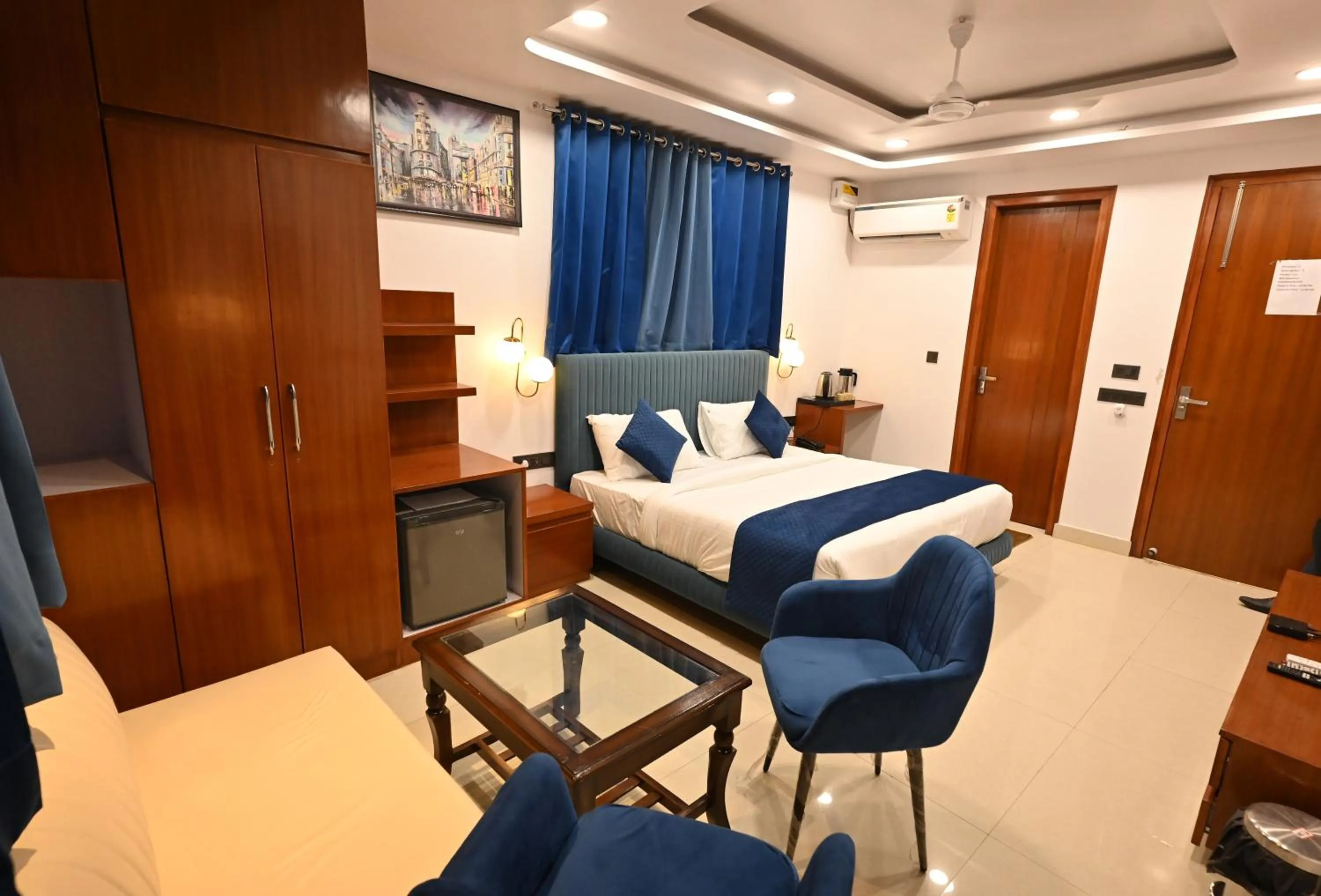 Bed in Hotel Down Town Paschim Vihar