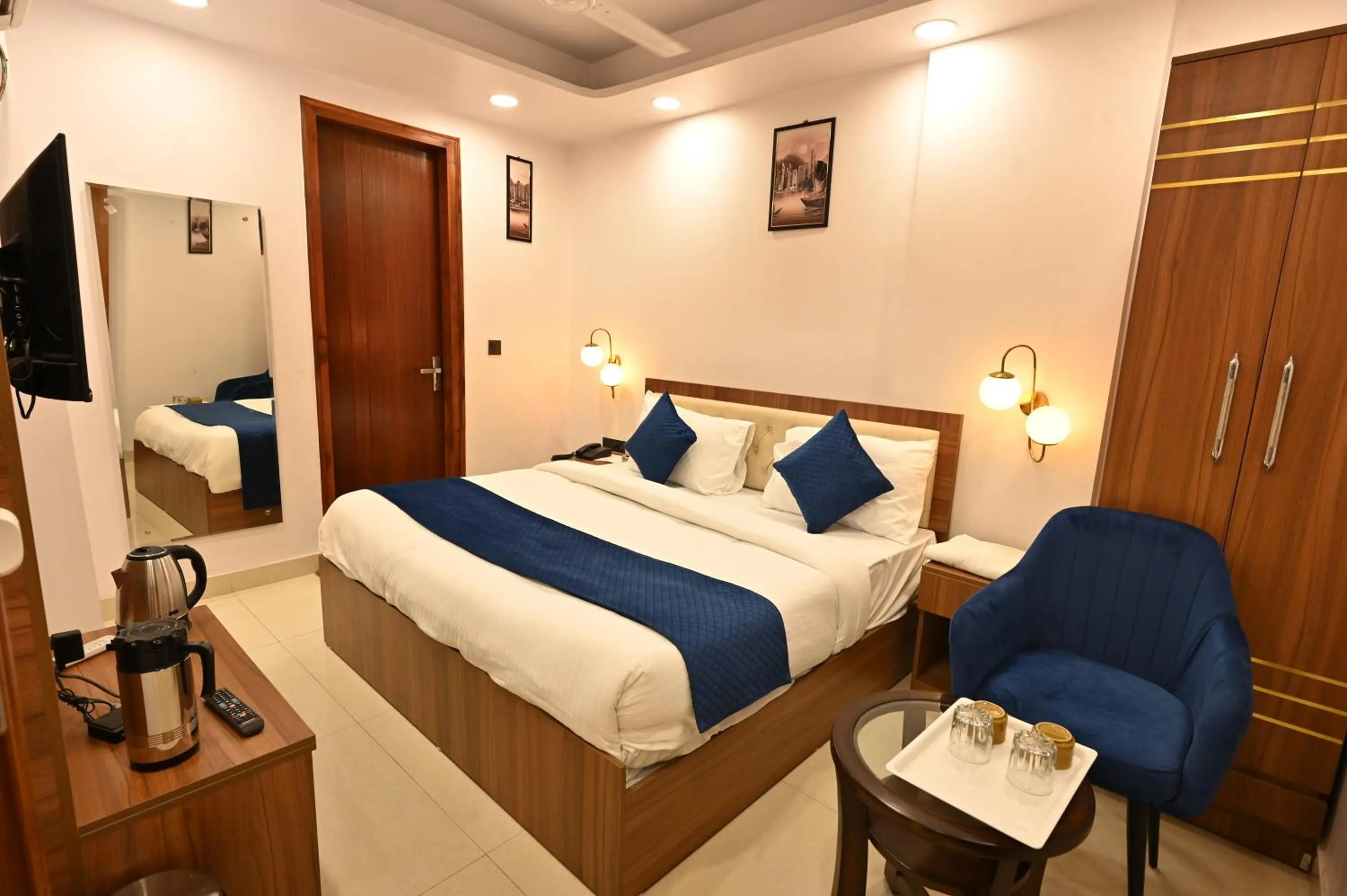 Bed in Hotel Down Town Paschim Vihar