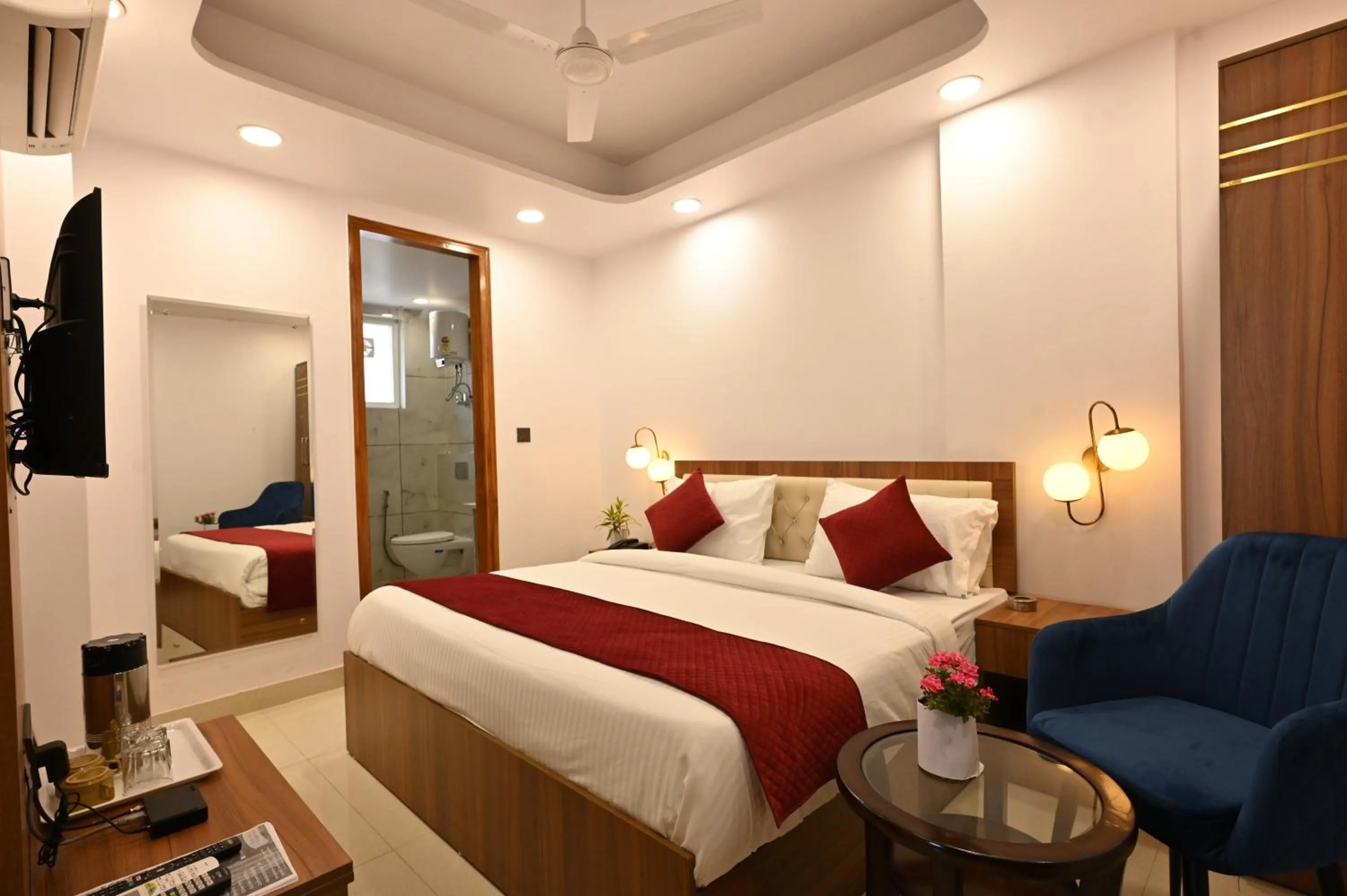 Bed in Hotel Down Town Paschim Vihar