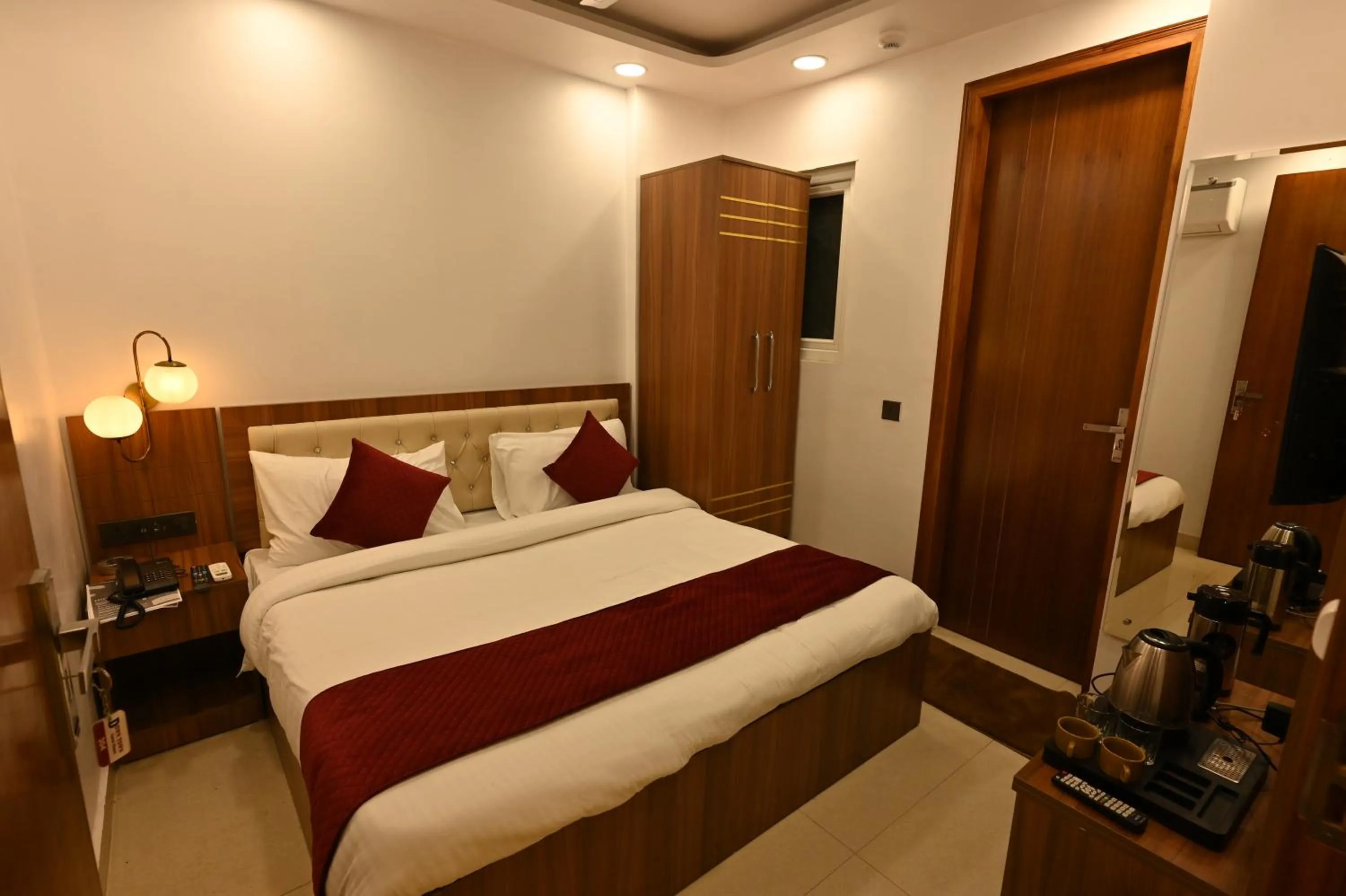 Bed in Hotel Down Town Paschim Vihar