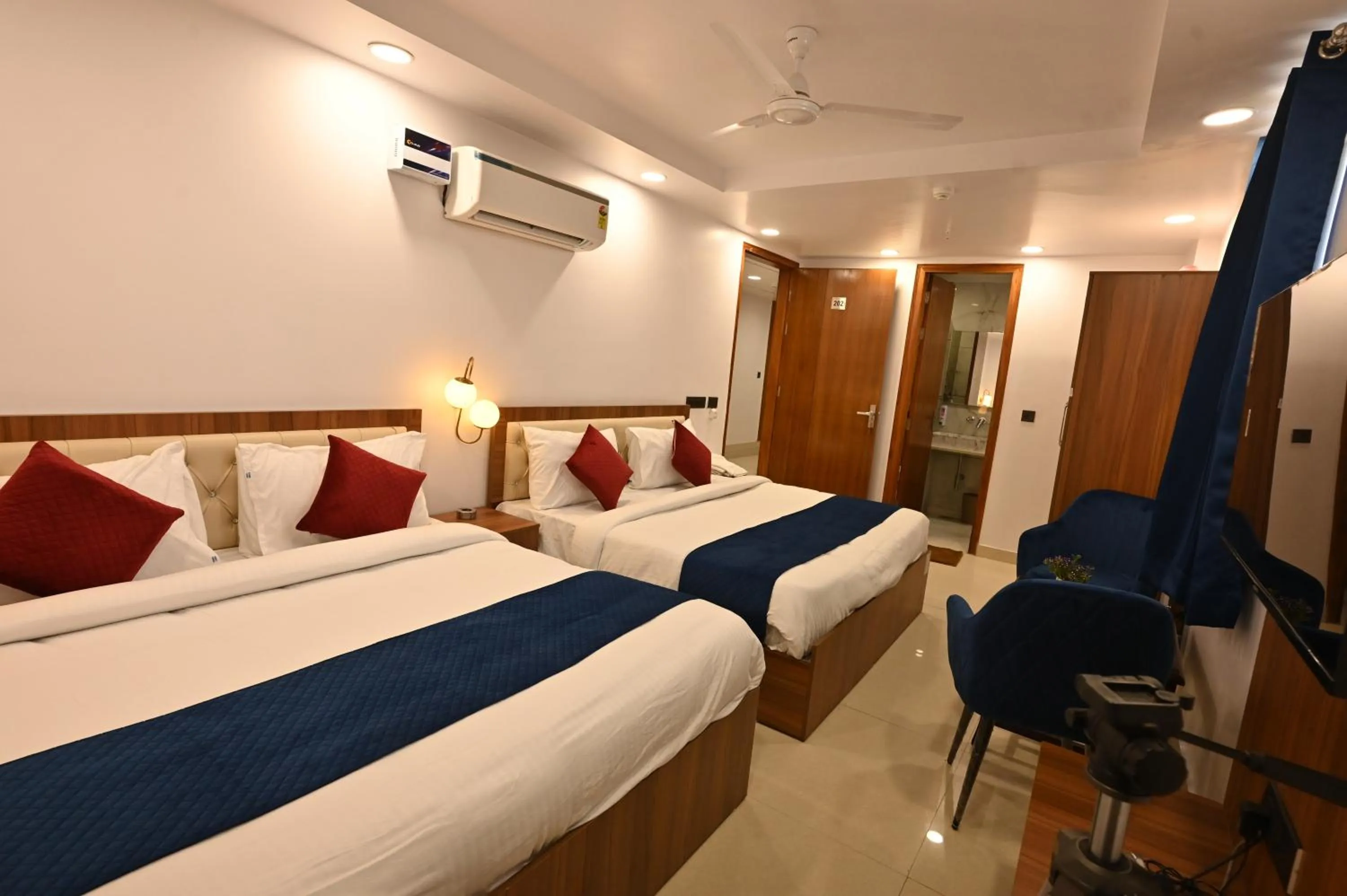 Bed in Hotel Down Town Paschim Vihar