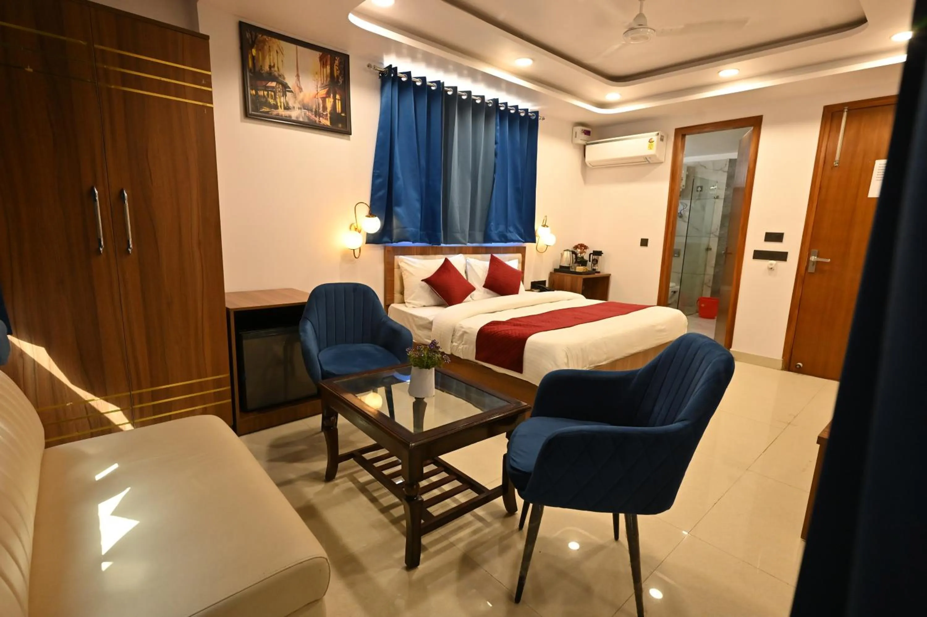 TV and multimedia, Bed in Hotel Down Town Paschim Vihar