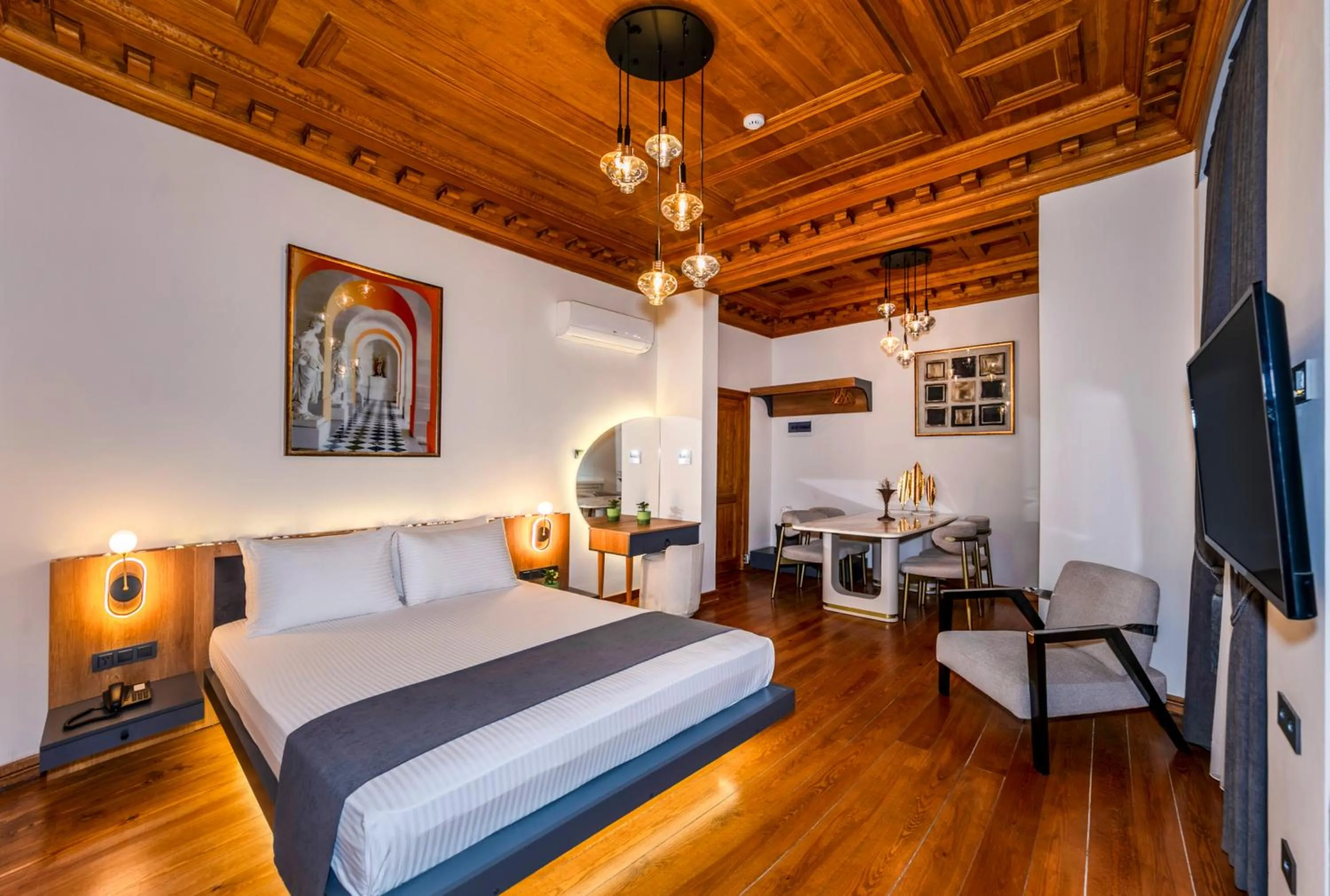 Photo of the whole room, Bed in Elmira Pera Hotel & - Special Class