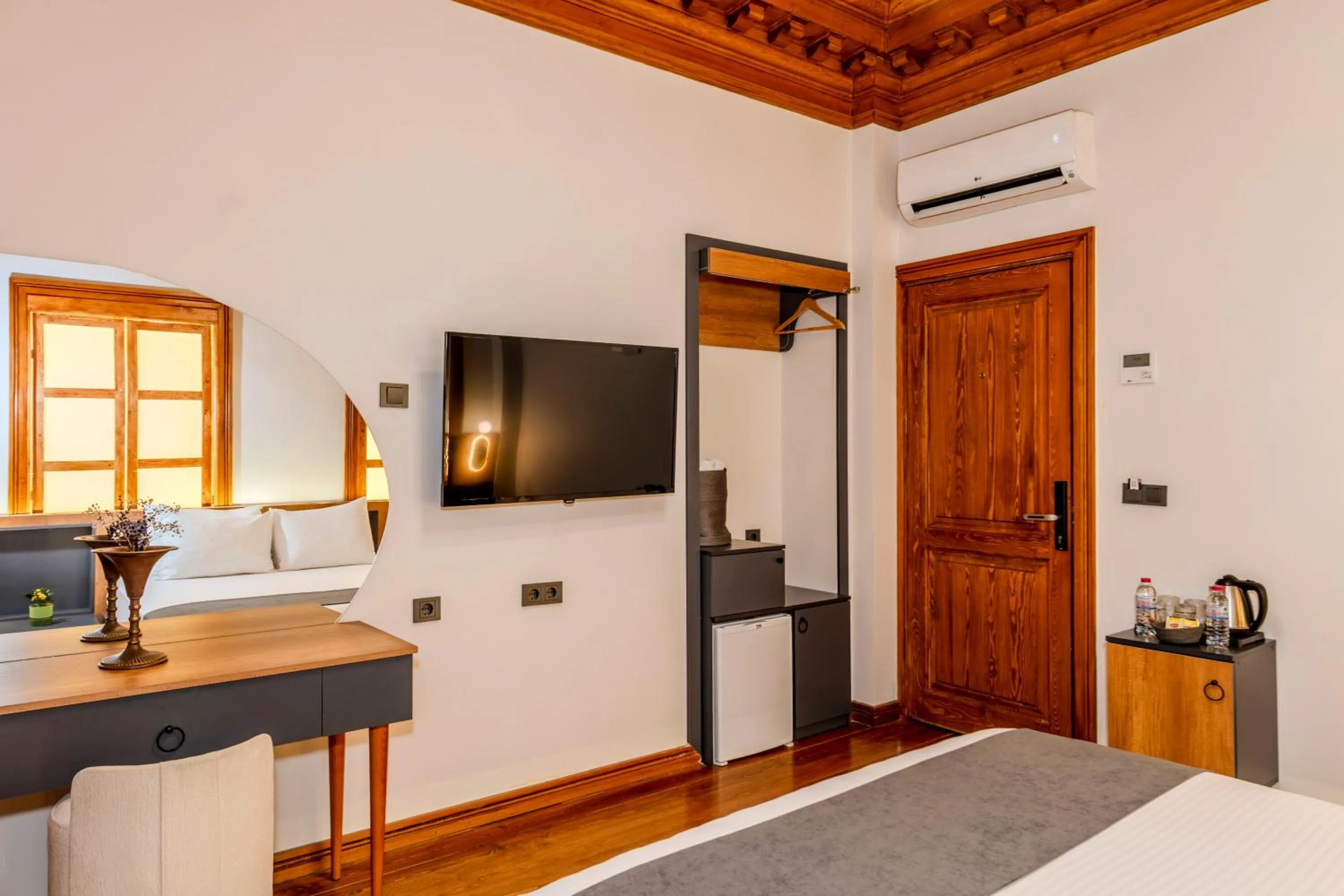 TV and multimedia, Bed in Elmira Pera Hotel & - Special Class