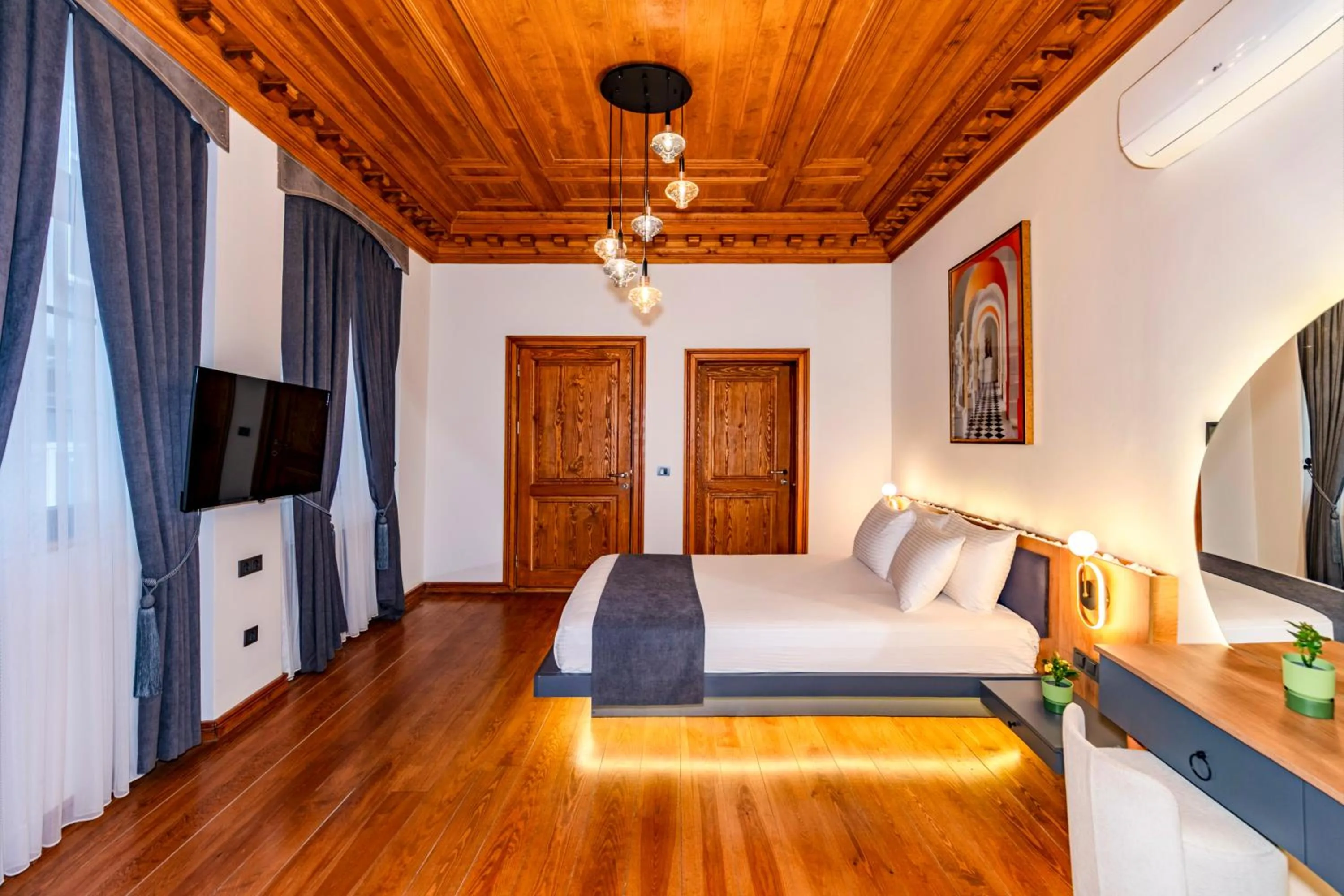 Photo of the whole room, Bed in Elmira Pera Hotel & - Special Class