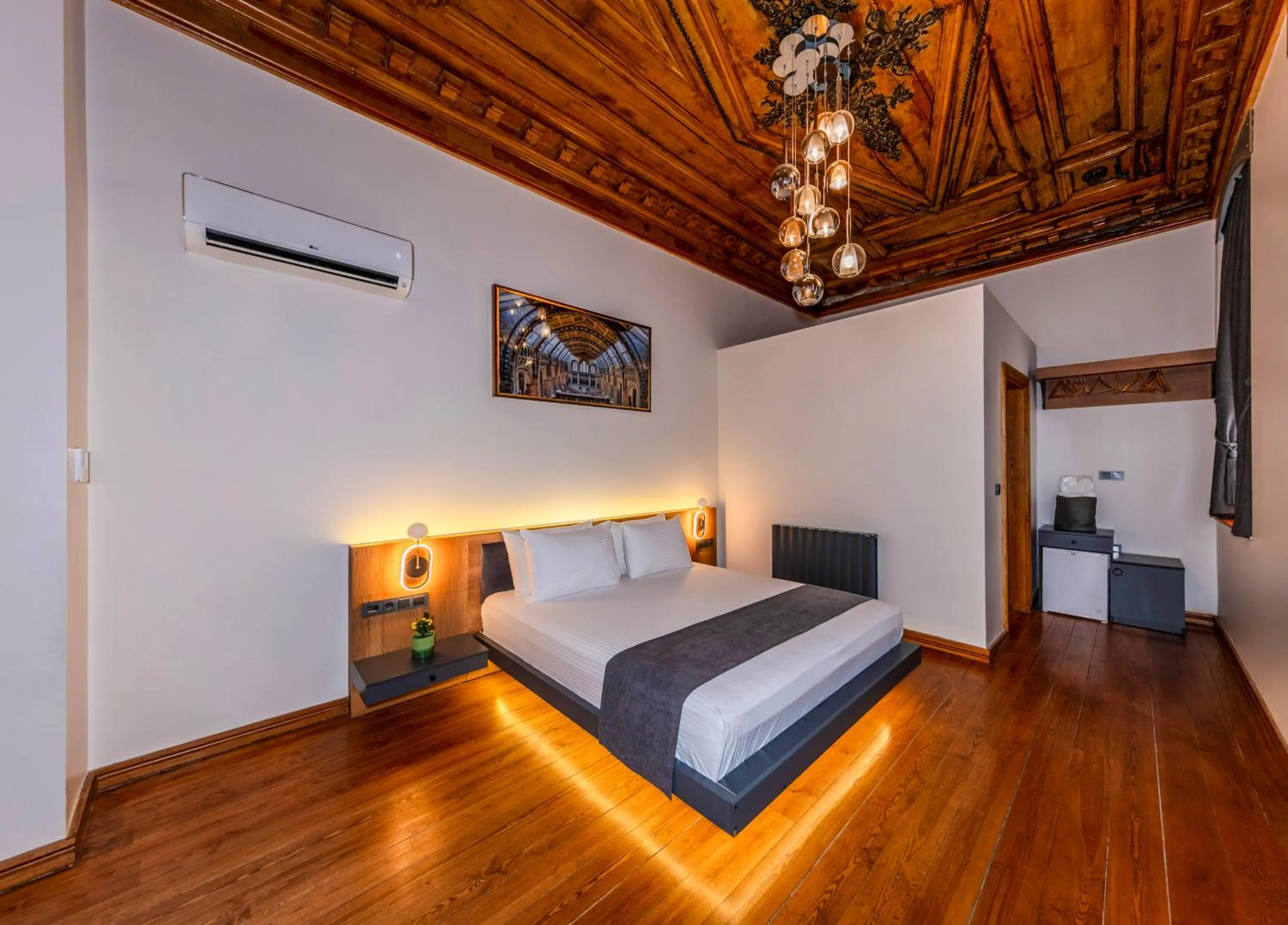 Photo of the whole room, Bed in Elmira Pera Hotel & - Special Class