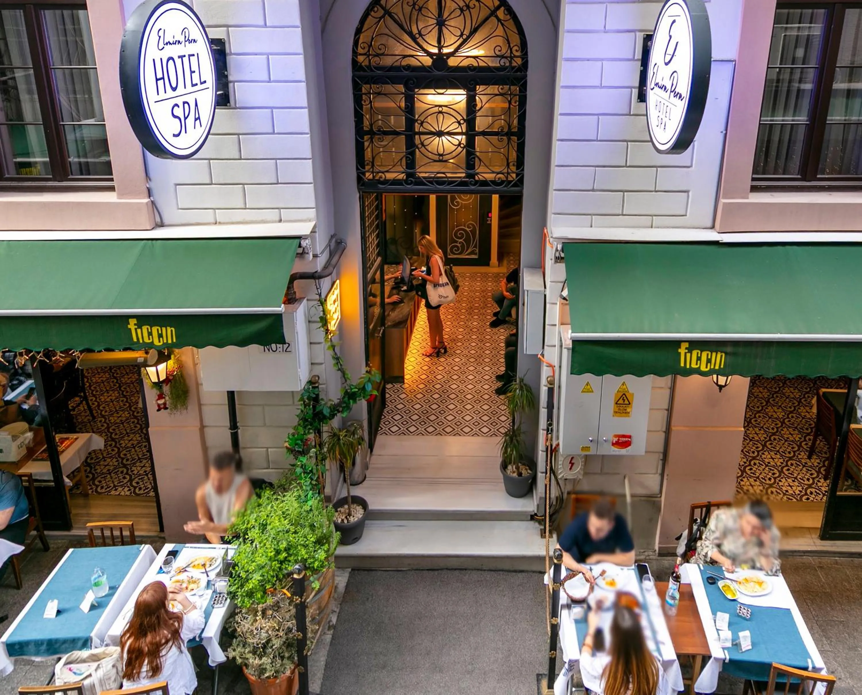 Restaurant/places to eat in Elmira Pera Hotel & - Special Class