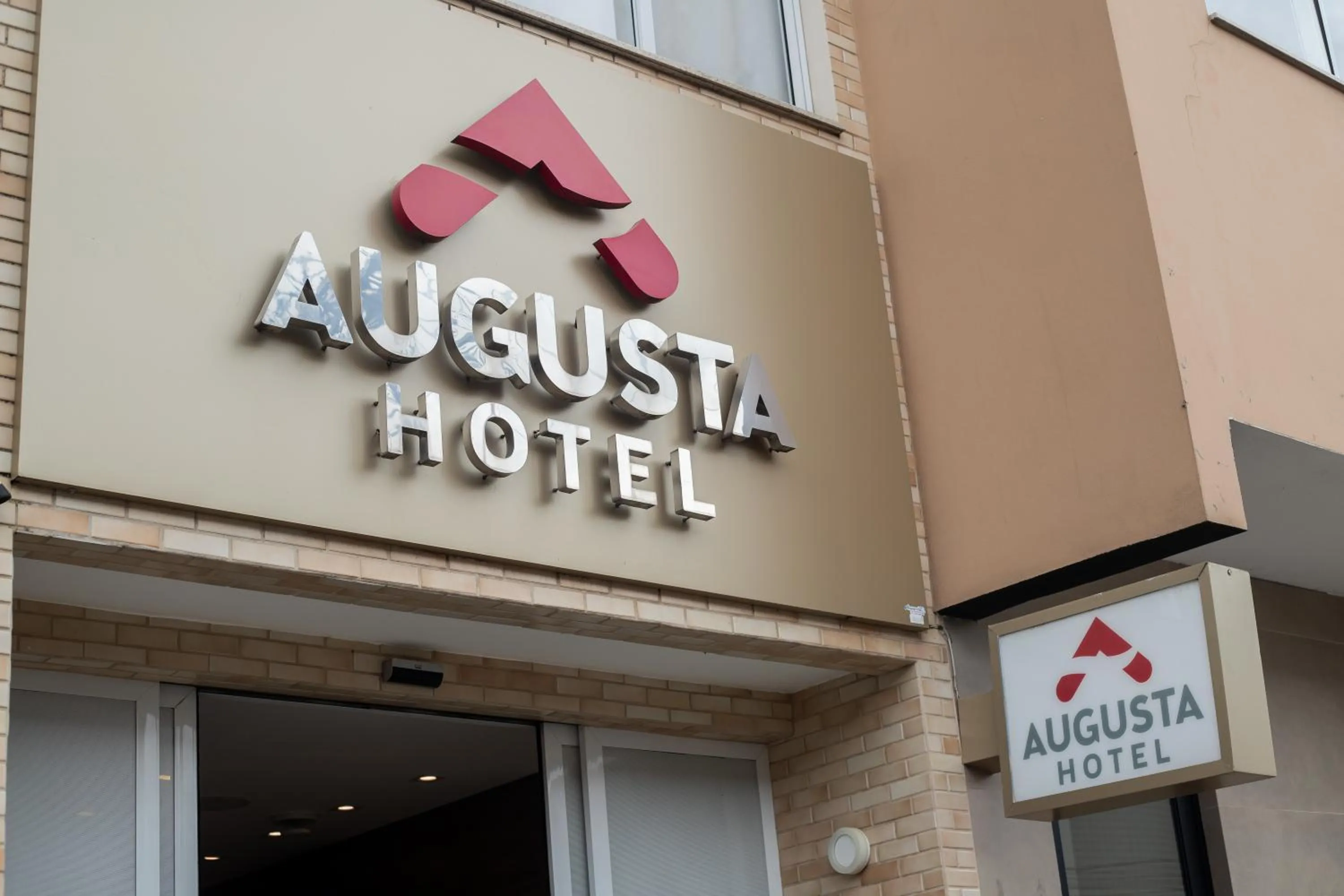 Augusta Hotel