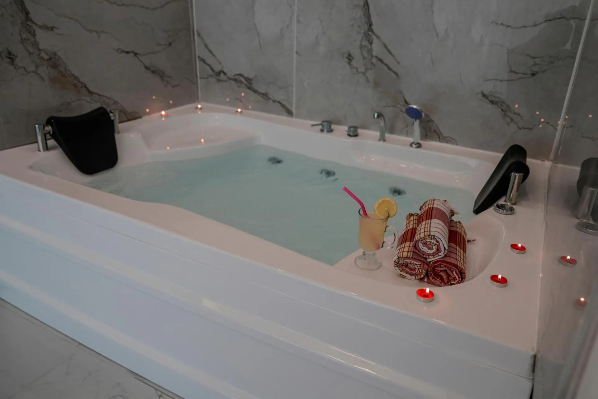 Hot Tub in Villa Kent Termal Otel