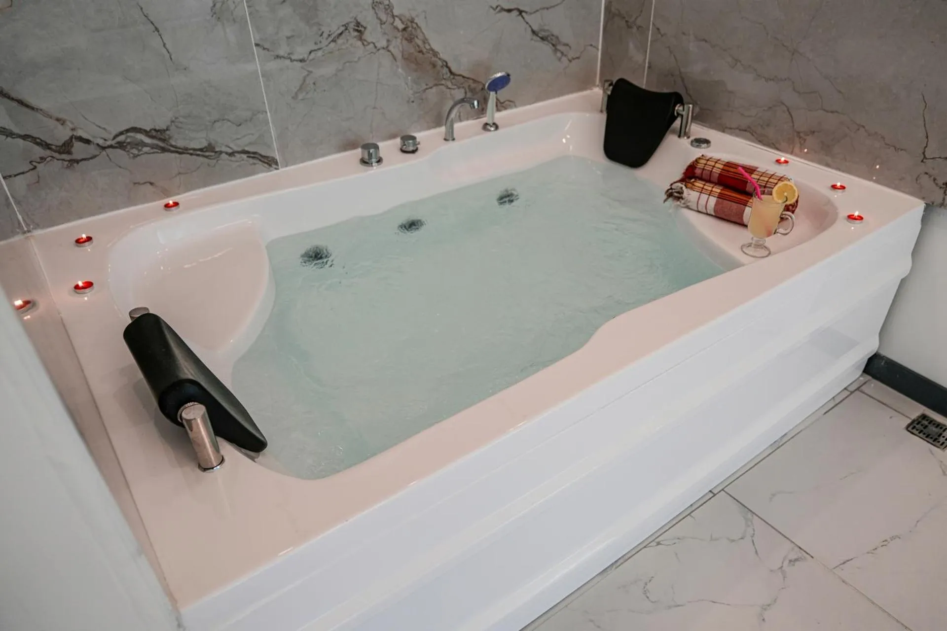 Hot Tub in Villa Kent Termal Otel