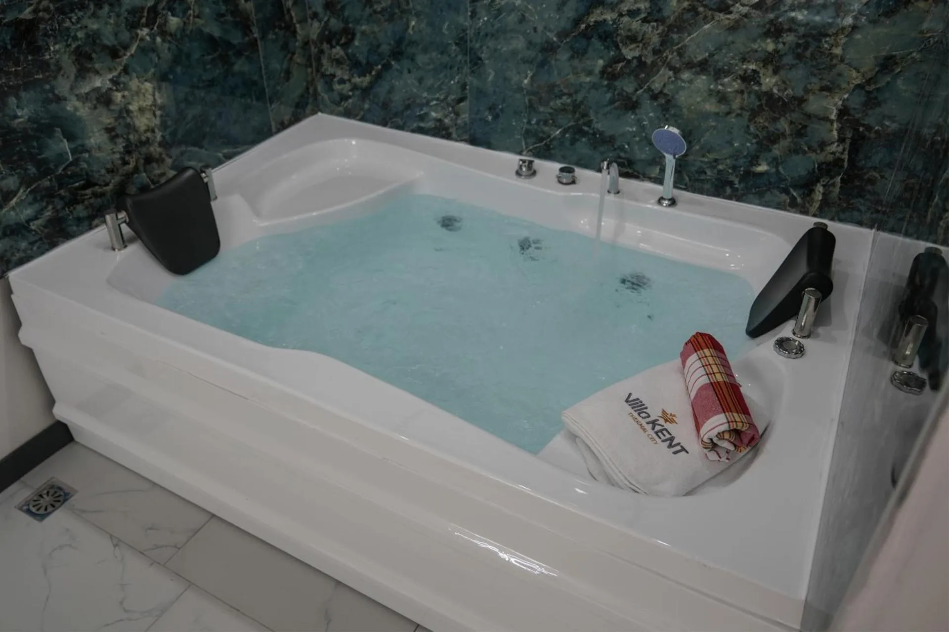 Hot Tub in Villa Kent Termal Otel