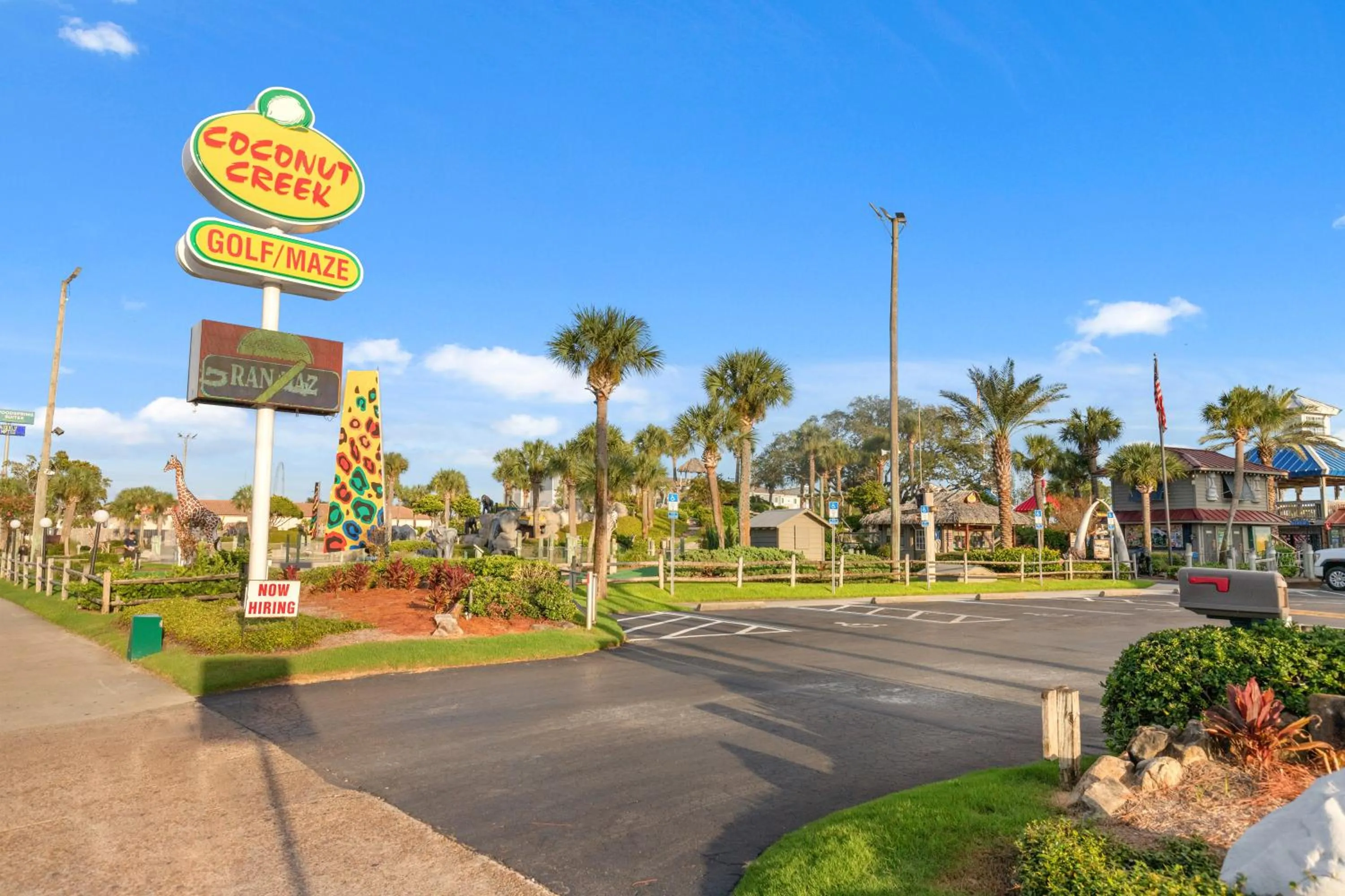 Sunshine House! 3BR 2BA Sleeps 9! Your perfect retreat for comfort and style