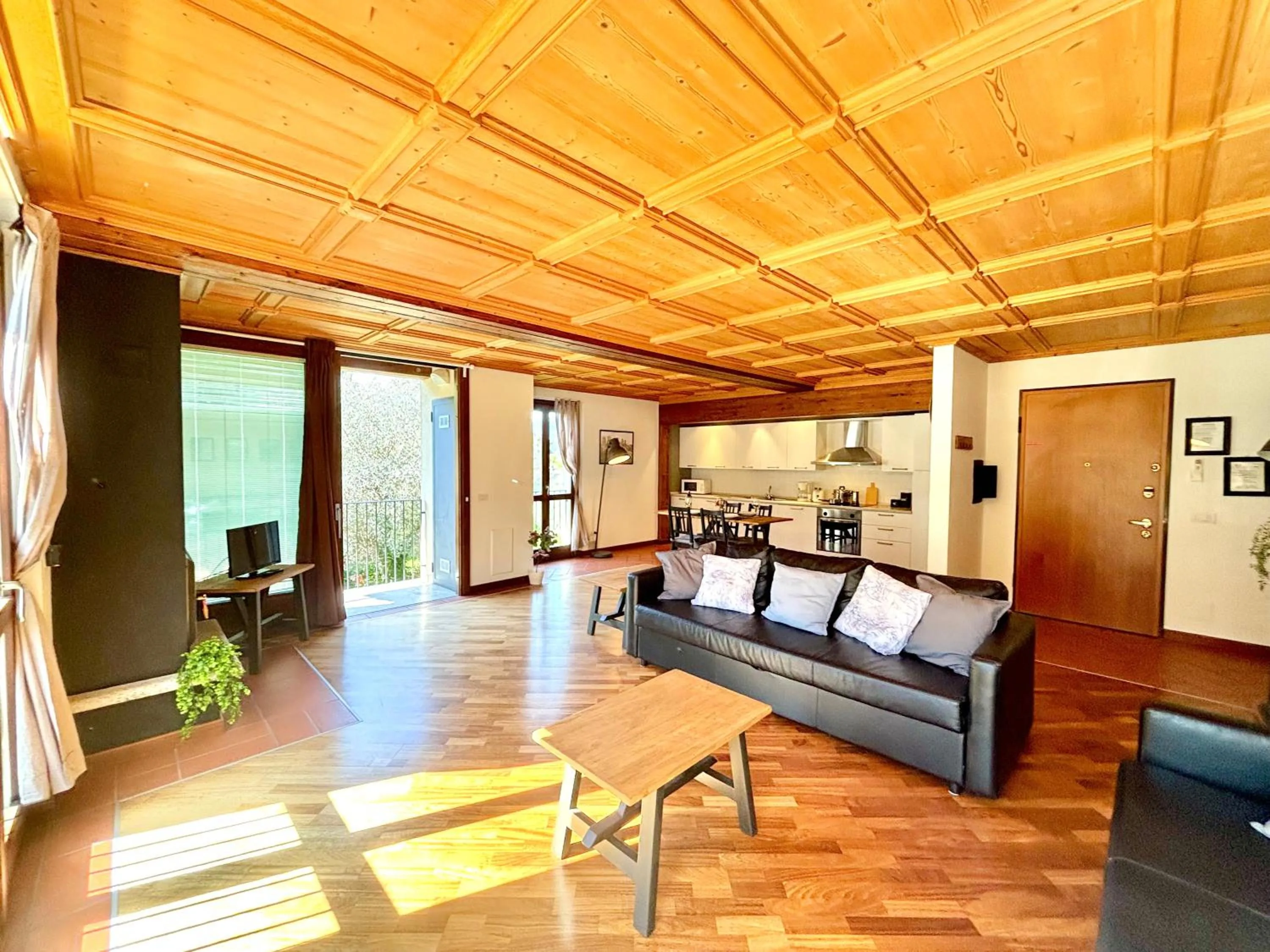 Superior One-Bedroom Apartment with Balcony in Casa Lory