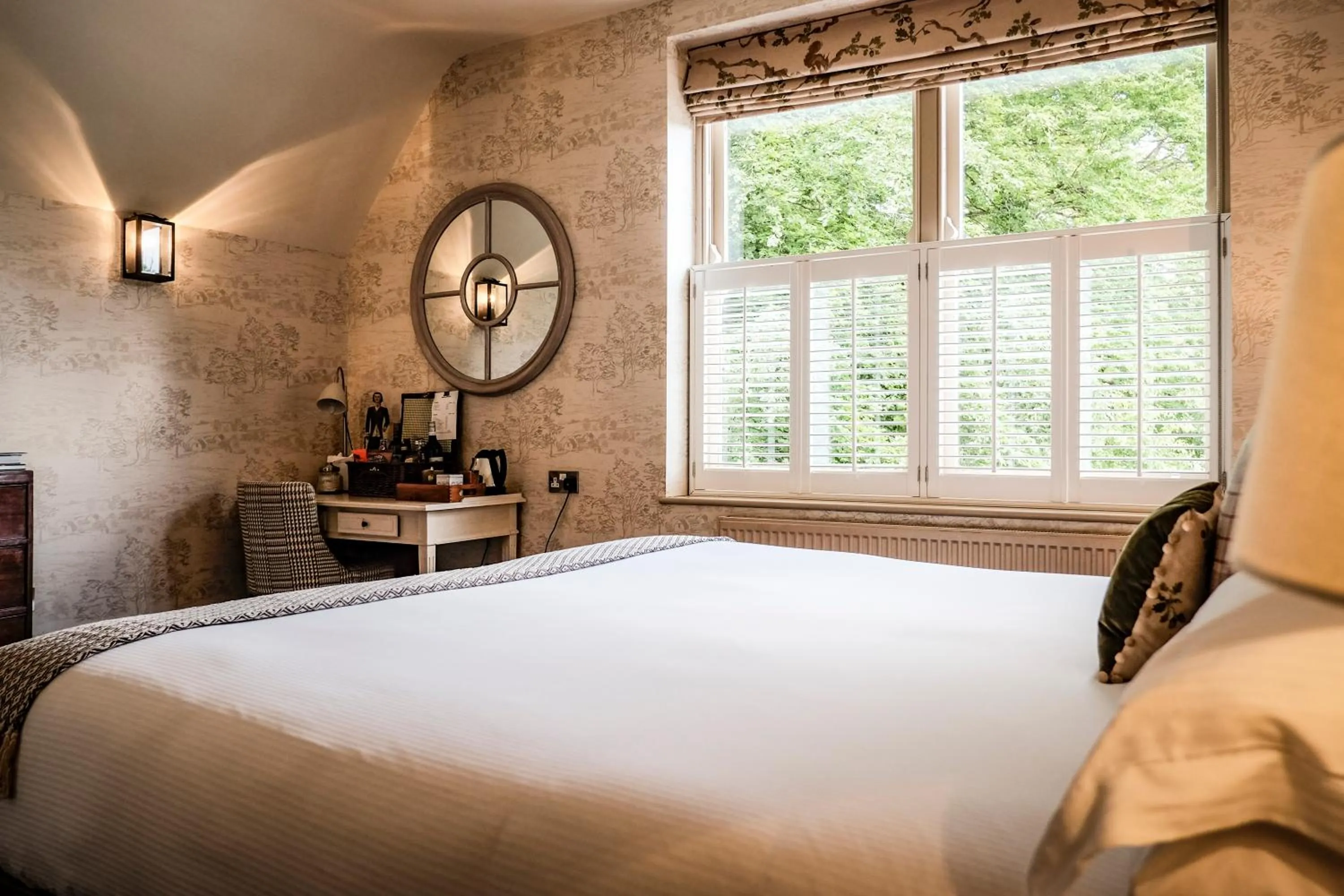 Photo of the whole room, Bed in The White Buck