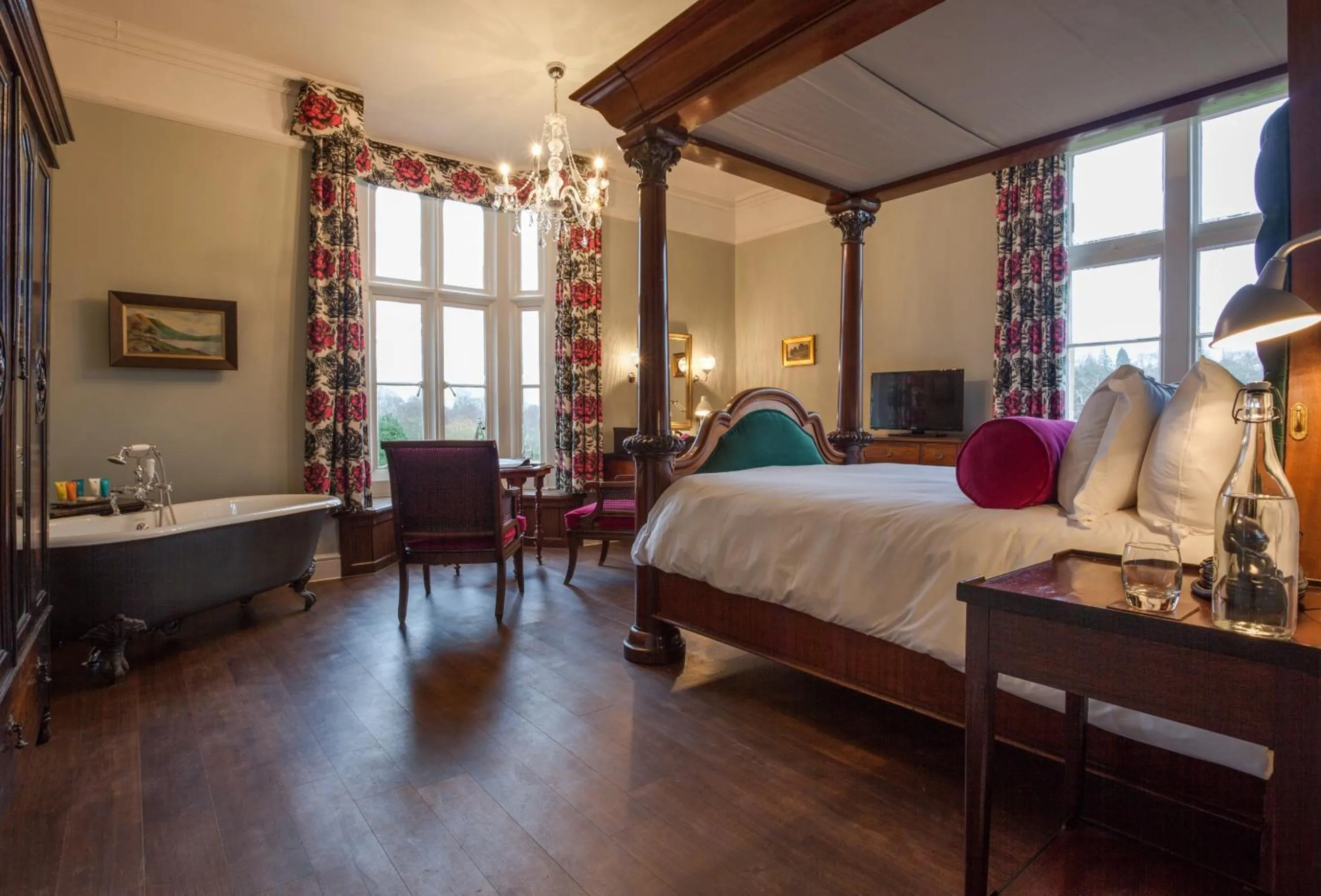 Bedroom, Bed in Burley Manor