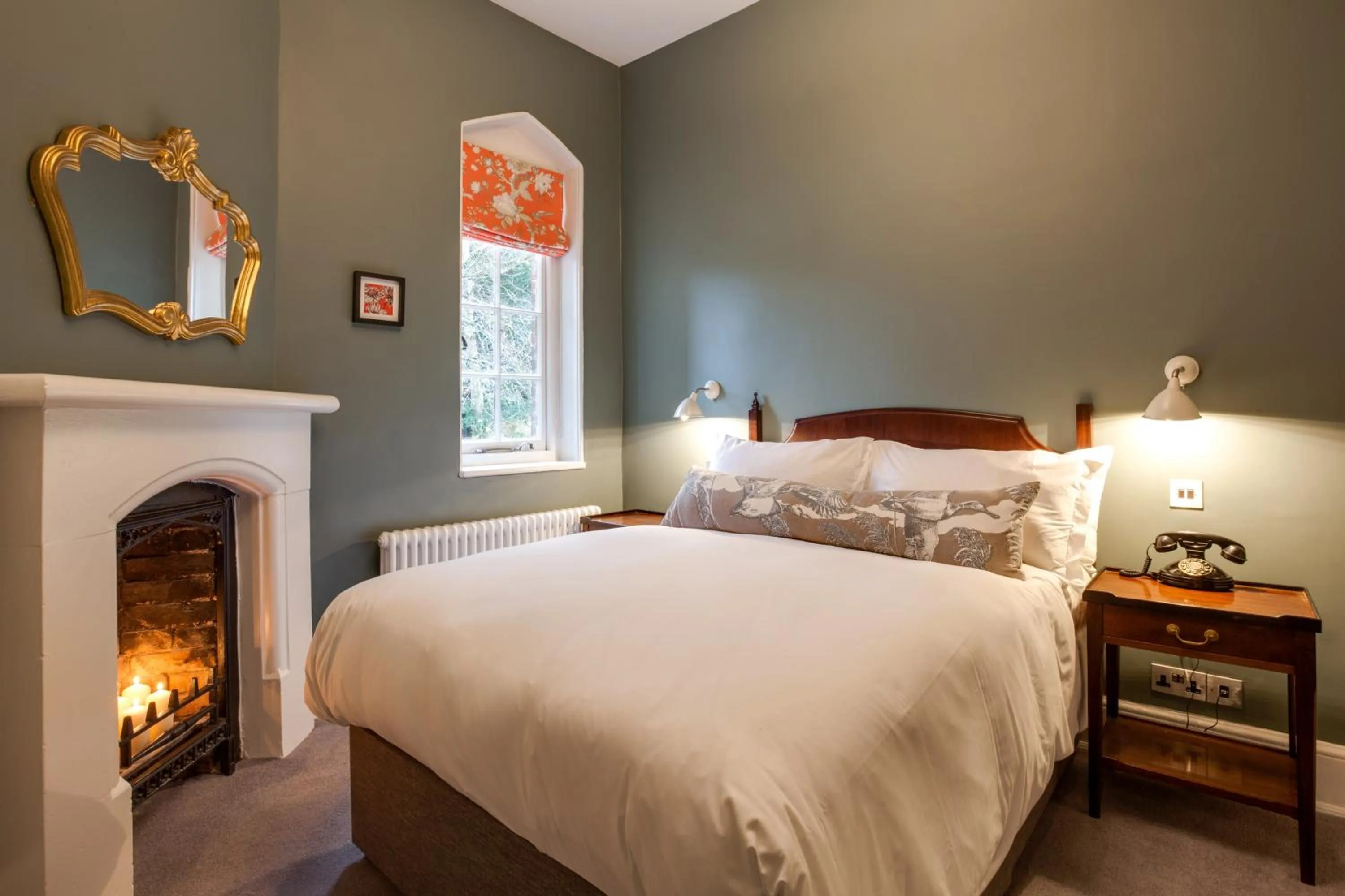 Bedroom, Bed in Burley Manor