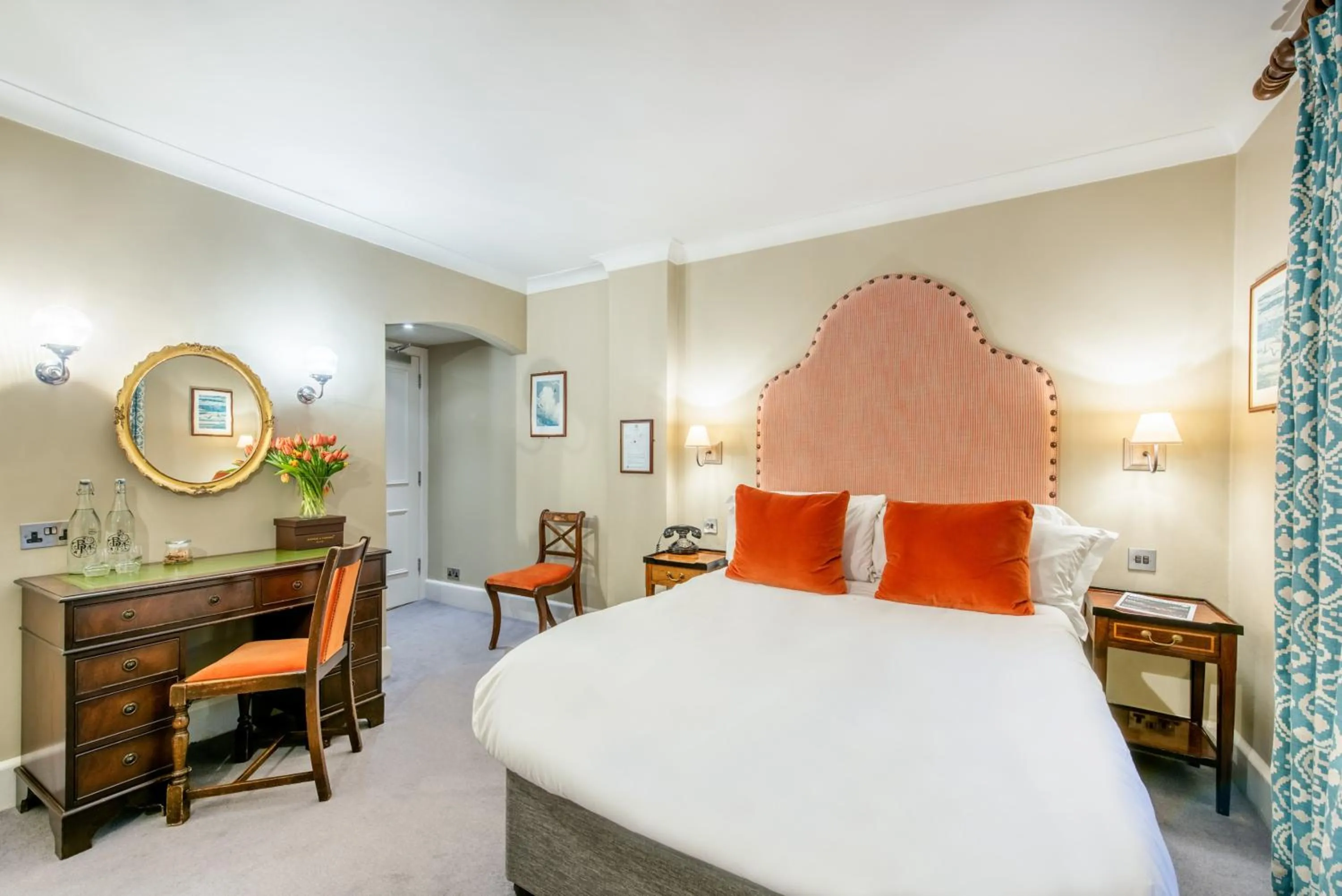 Bedroom, Bed in Burley Manor