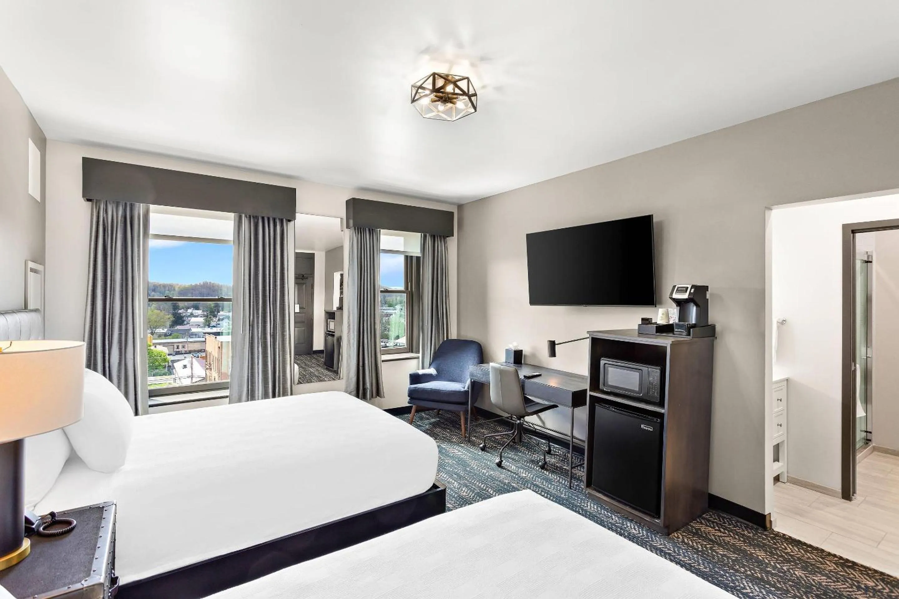 Bedroom, Bed in Tygart Hotel, an Ascend Collection Hotel