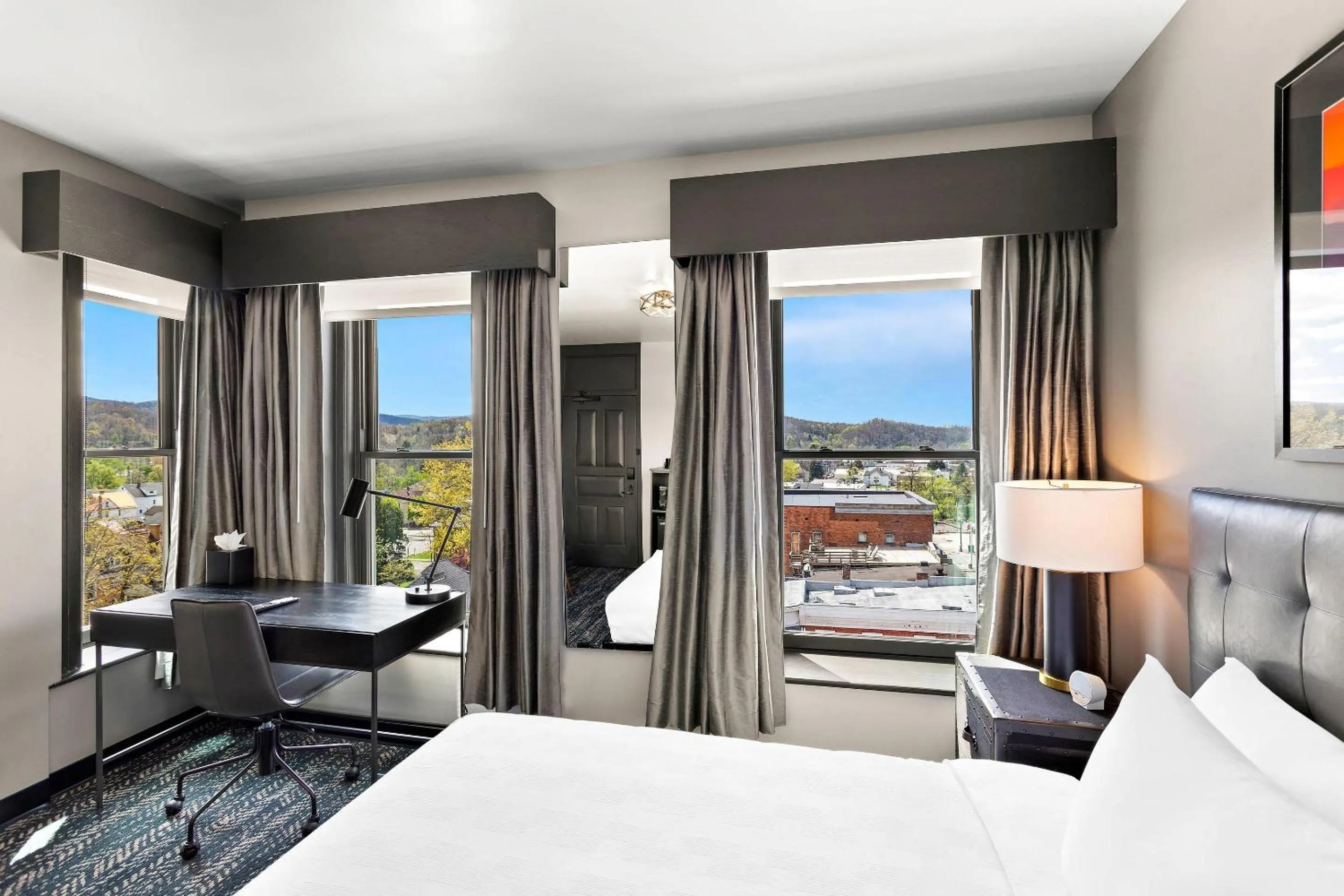 Bedroom, Bed in Tygart Hotel, an Ascend Collection Hotel