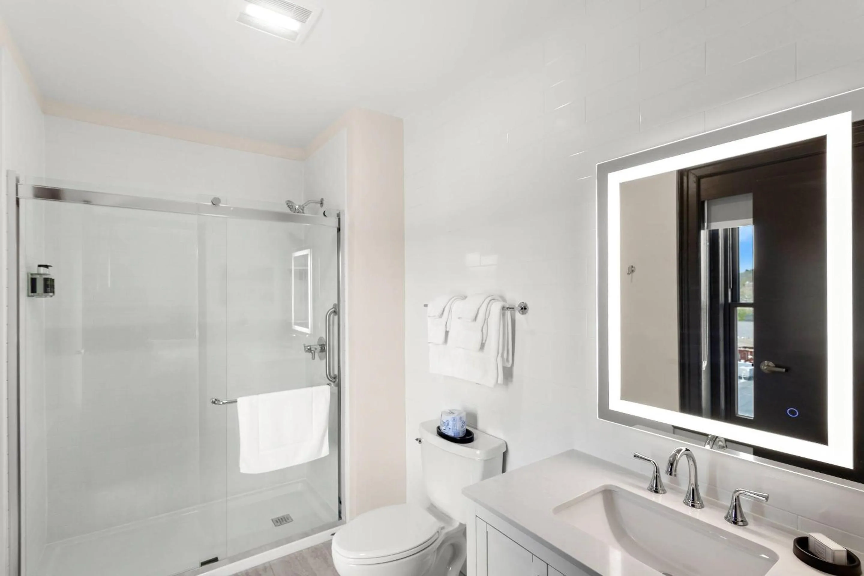 Bedroom in Tygart Hotel, an Ascend Collection Hotel