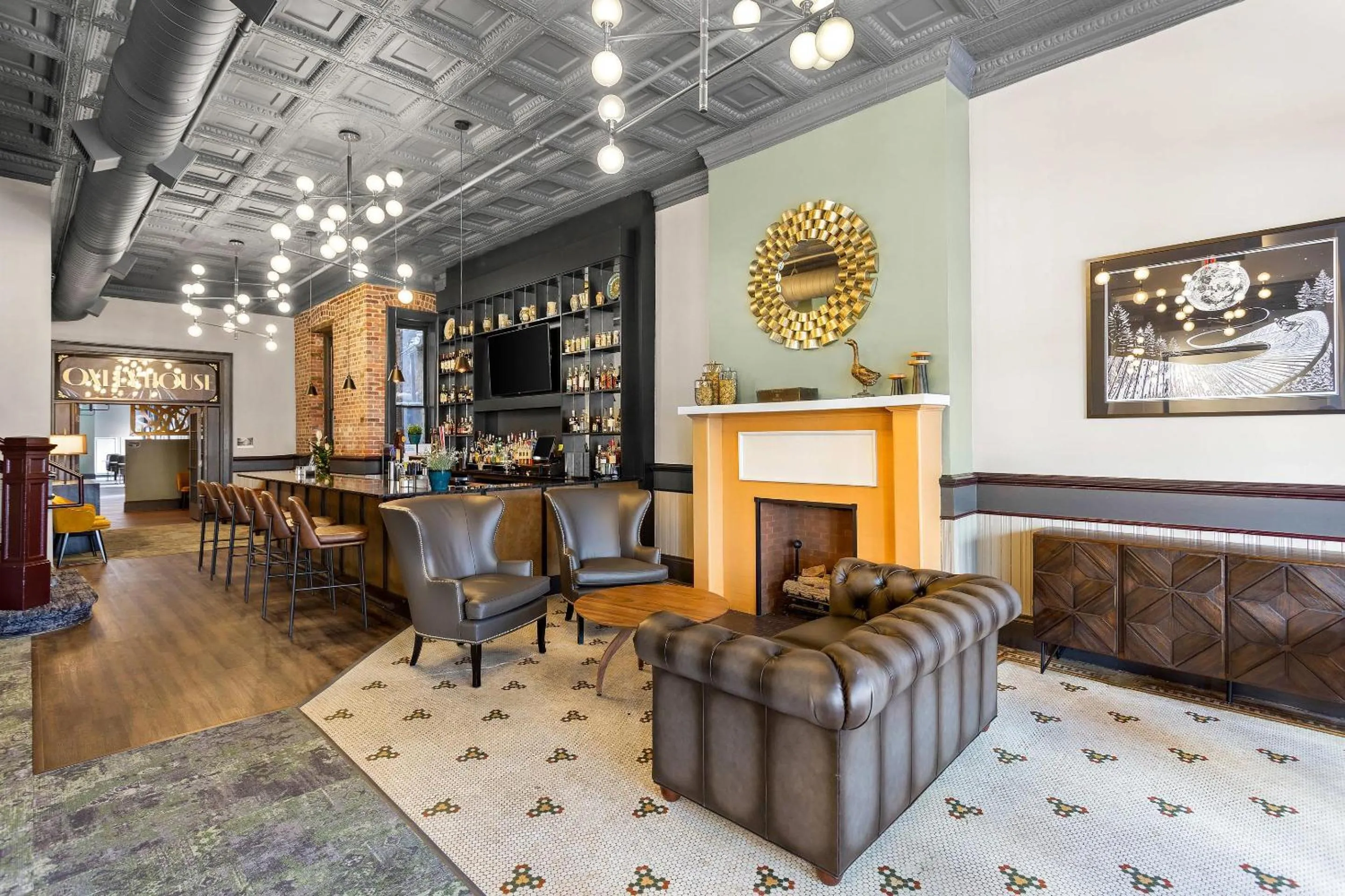 Lounge or bar in Tygart Hotel, an Ascend Collection Hotel