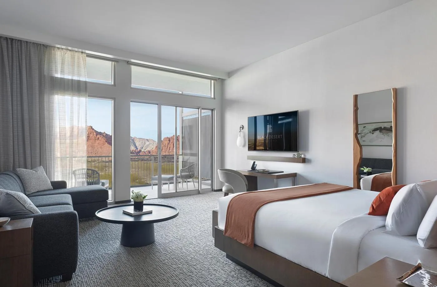 Photo of the whole room, Bed in Black Desert Resort