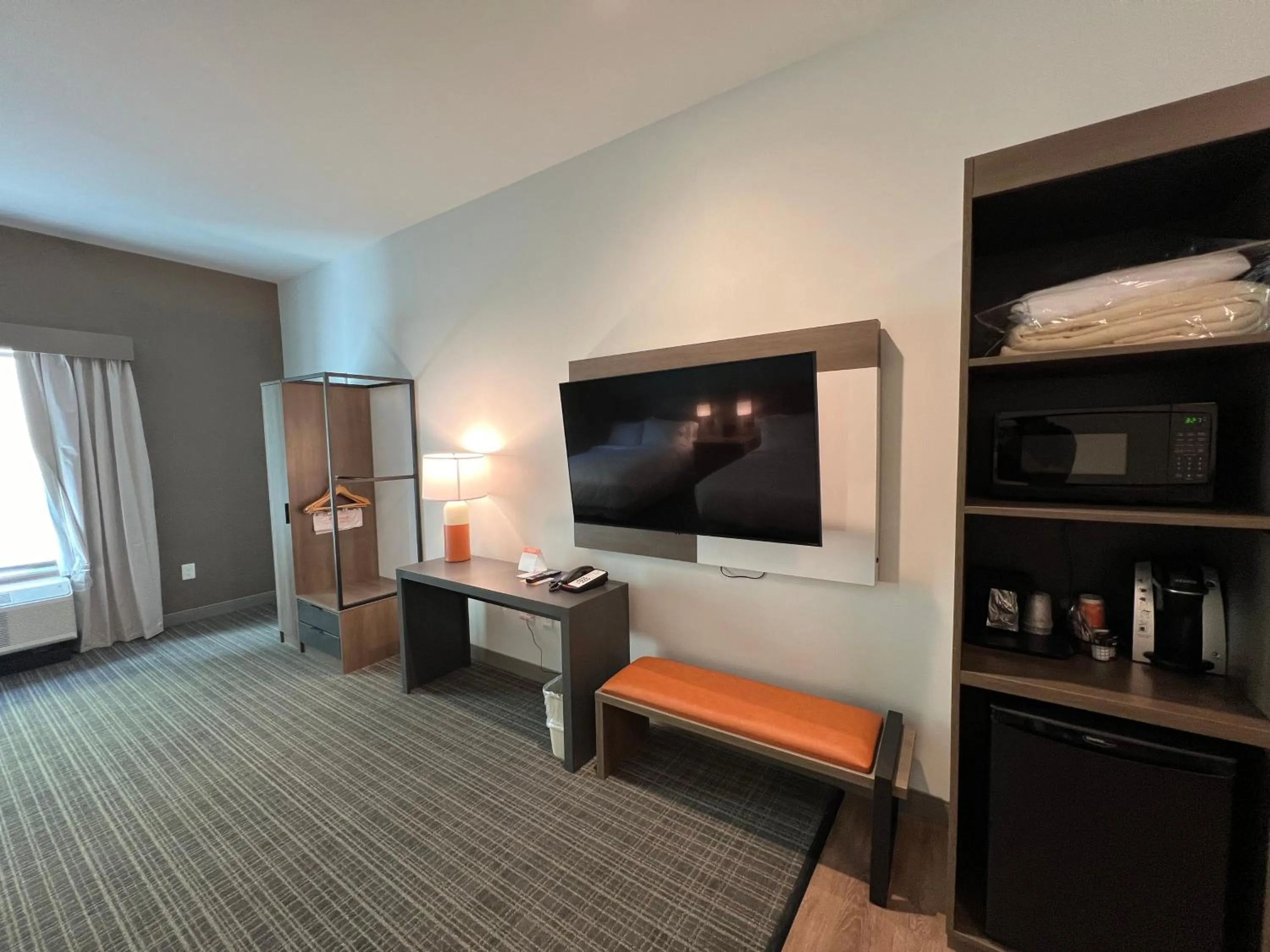 TV and multimedia in Comfort Suites Gatlinburg Downtown-Convention Center
