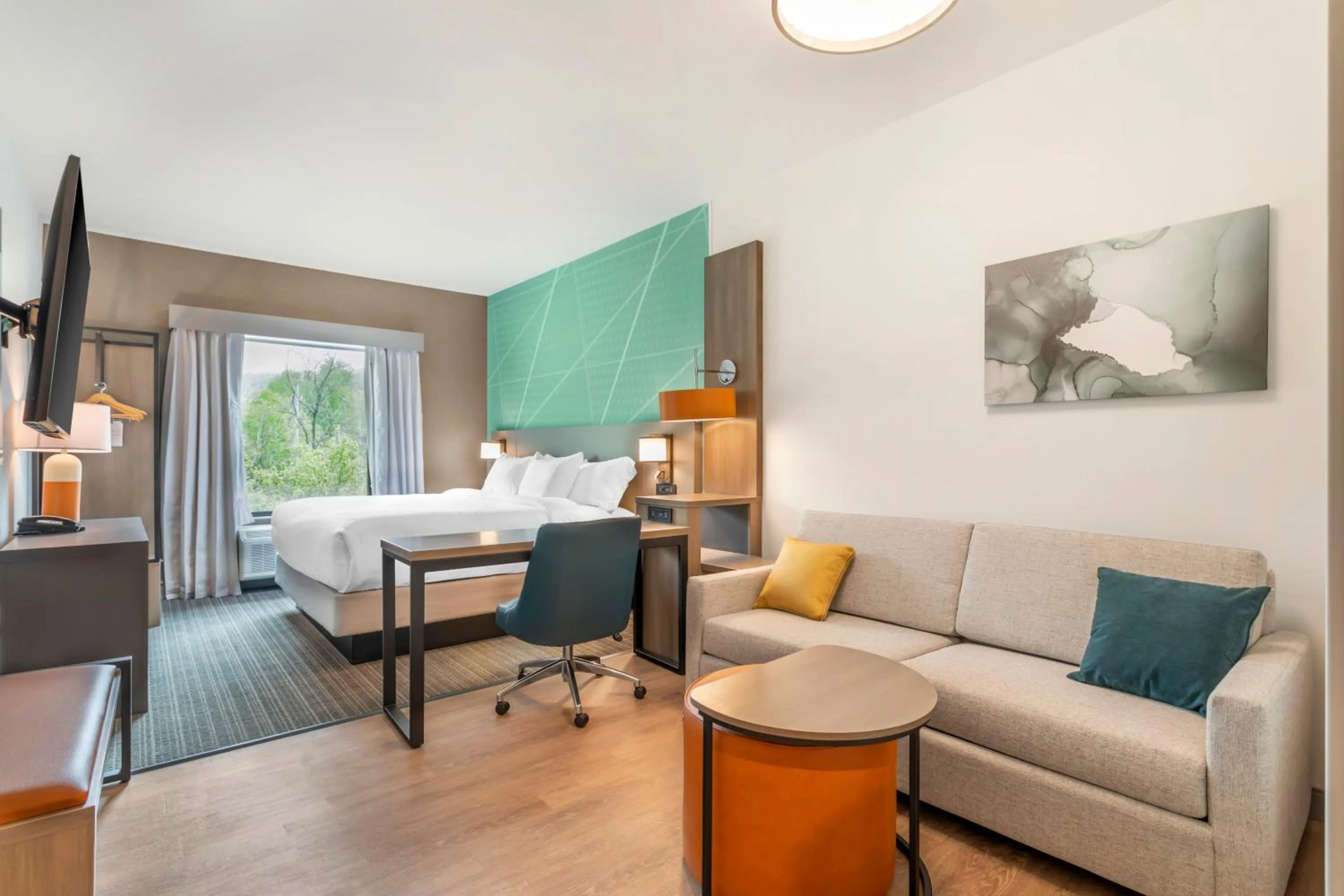 Bed in Comfort Suites Gatlinburg Downtown-Convention Center