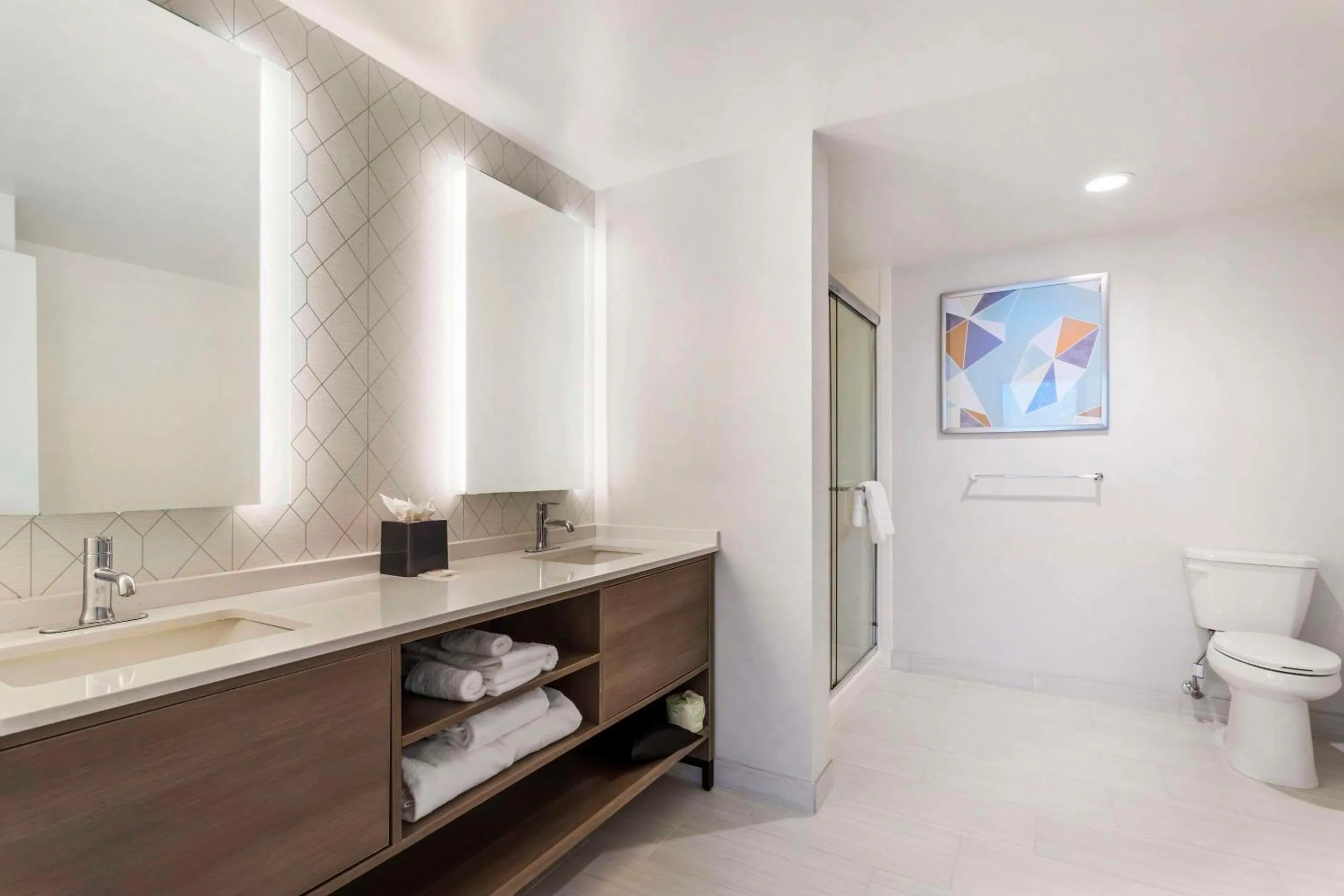 Bedroom in Comfort Suites Gatlinburg Downtown-Convention Center