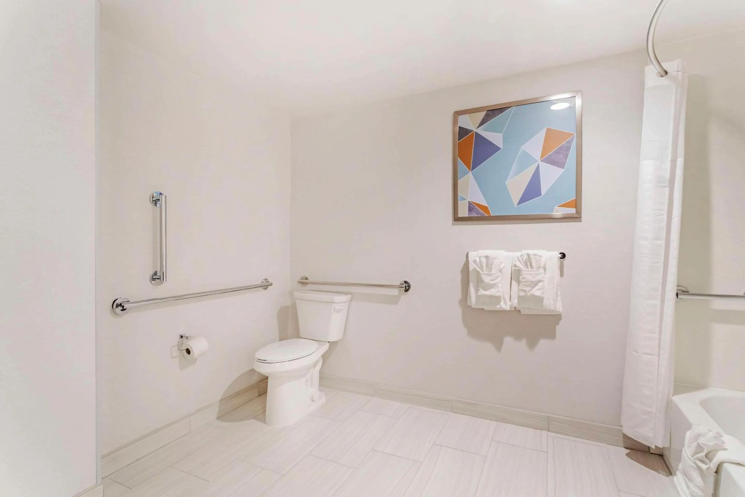 Bedroom in Comfort Suites Gatlinburg Downtown-Convention Center