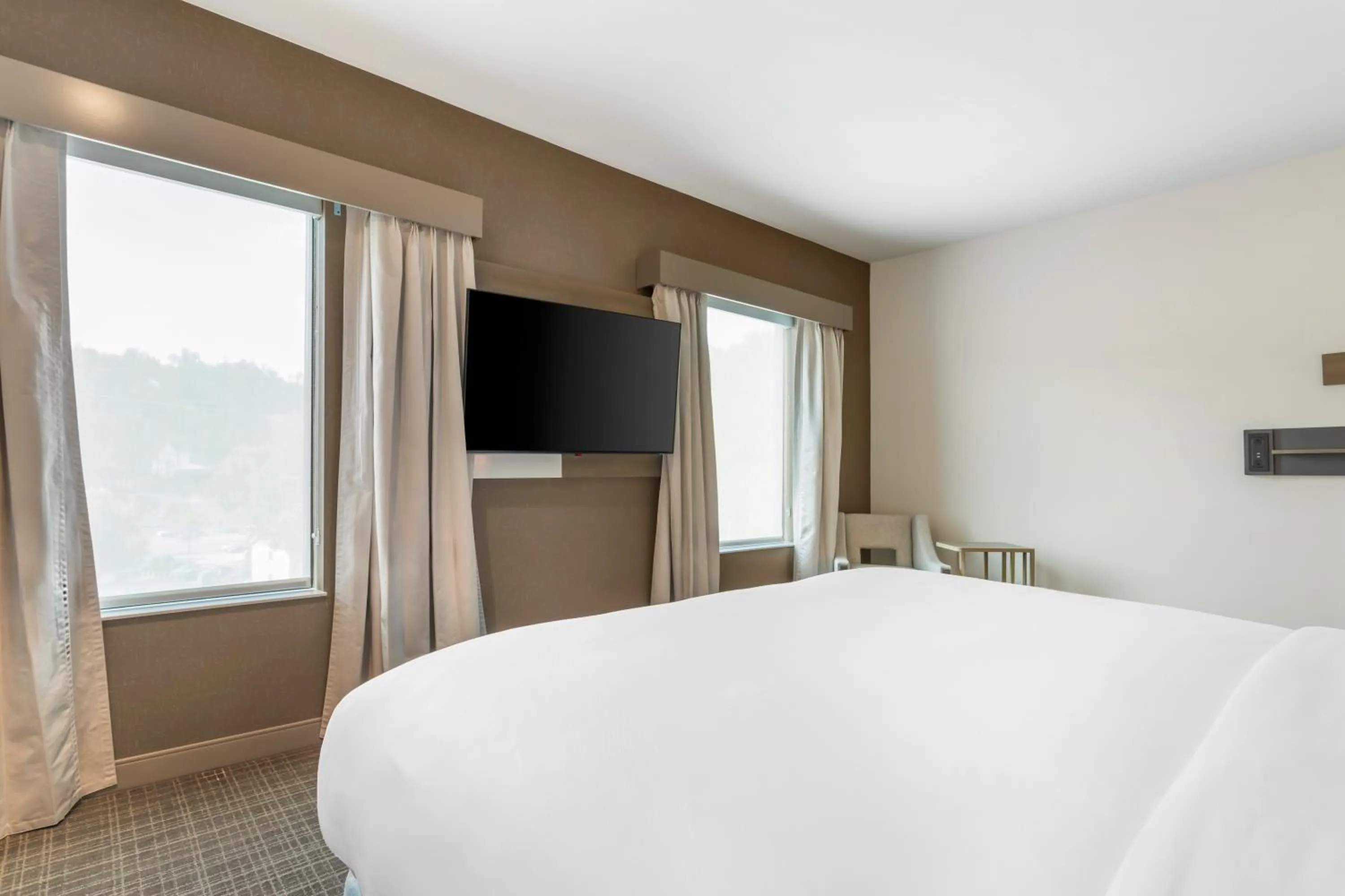 Bed in Comfort Suites Gatlinburg Downtown-Convention Center